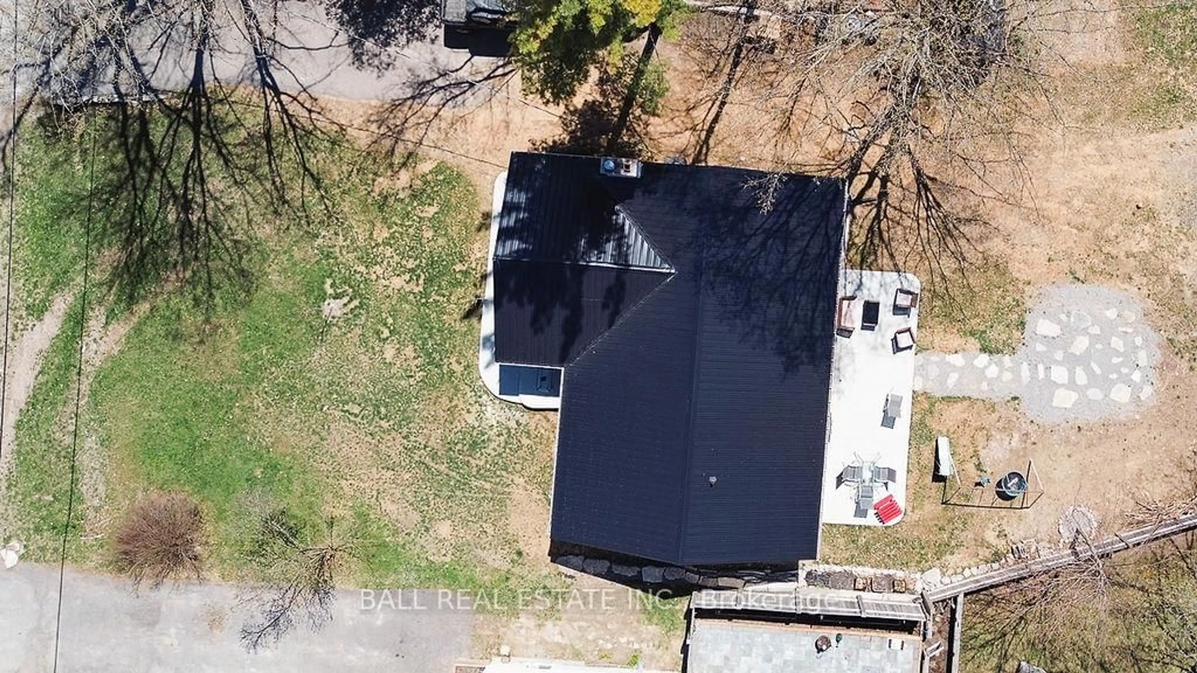 A pic from outside/outdoor area/front of a property/back of a property/a pic from drone, street for 9 Victoria St, Limoges Ontario K0K 2M0