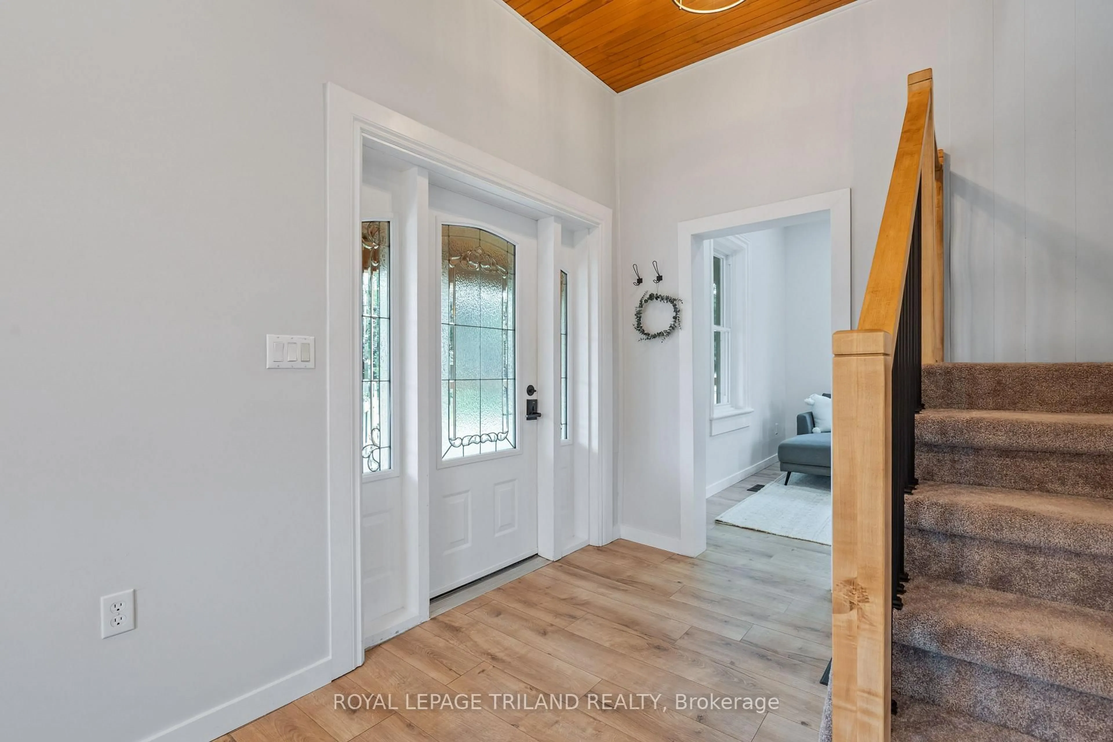 Indoor entryway for 191 Catherine St, North Middlesex Ontario N0M 2K0