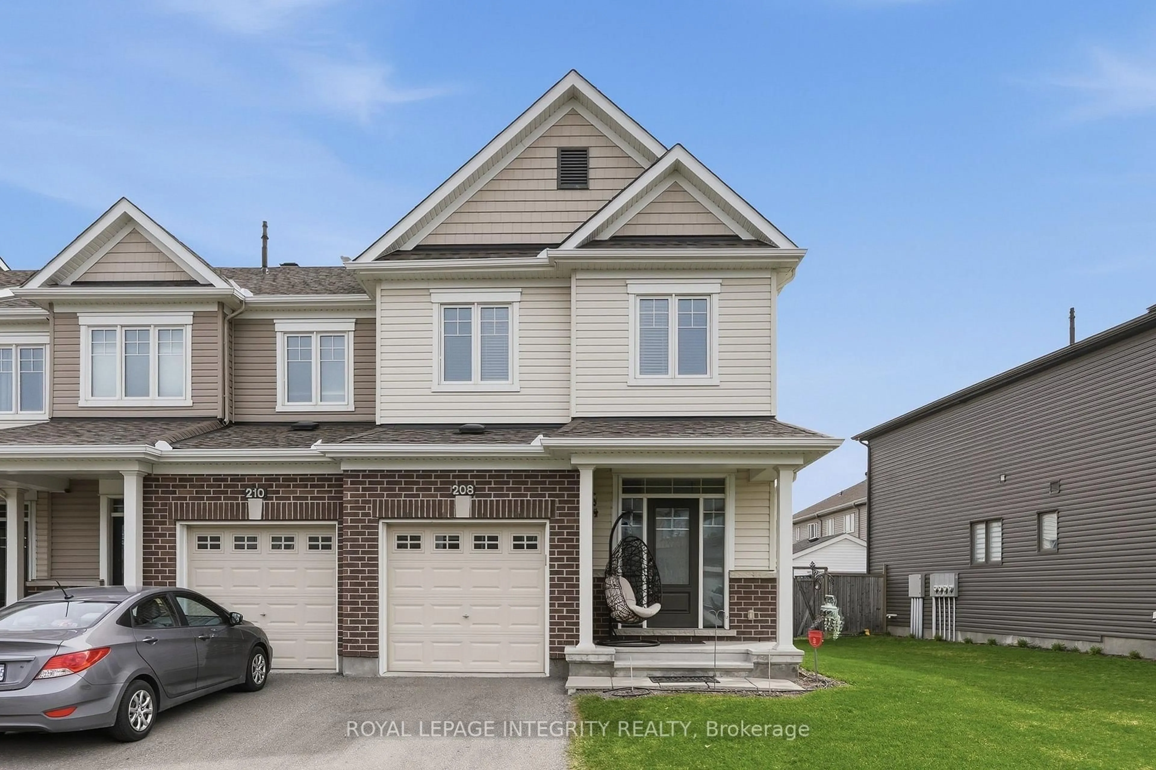 Home with vinyl exterior material, street for 208 Mountain Sorrel Way, Ottawa Ontario K4A 1H2
