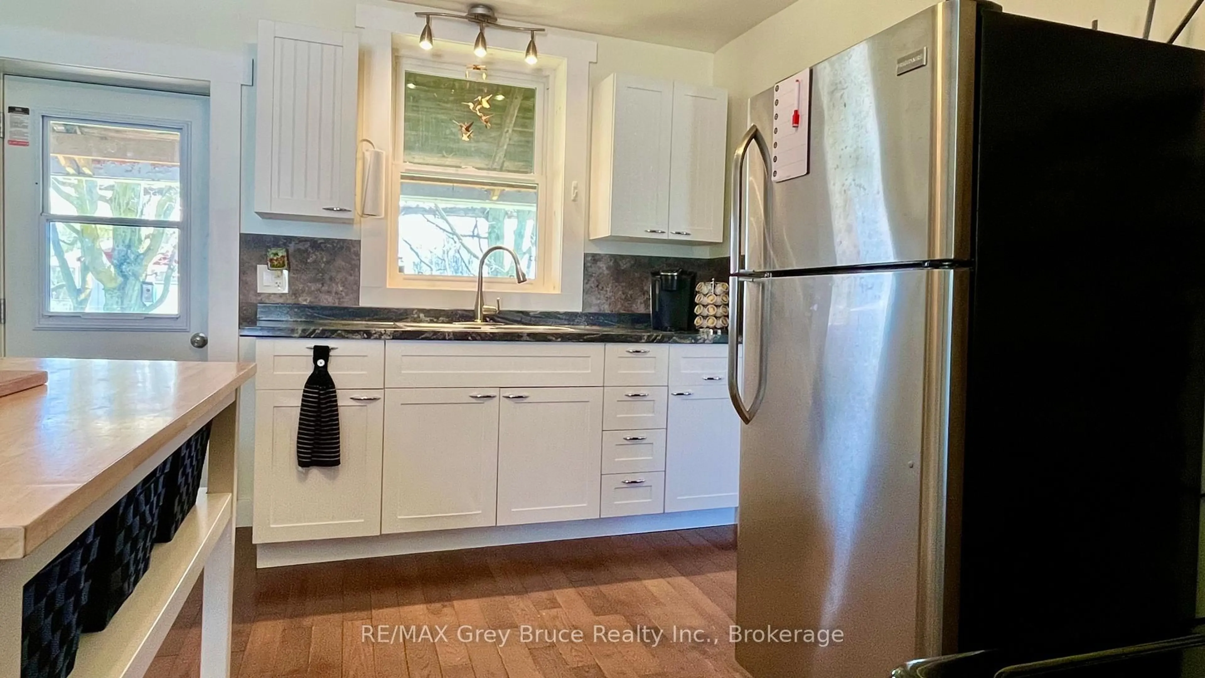 Standard kitchen, ceramic/tile floor for 141 Yonge St, Arran-Elderslie Ontario N0H 2N0