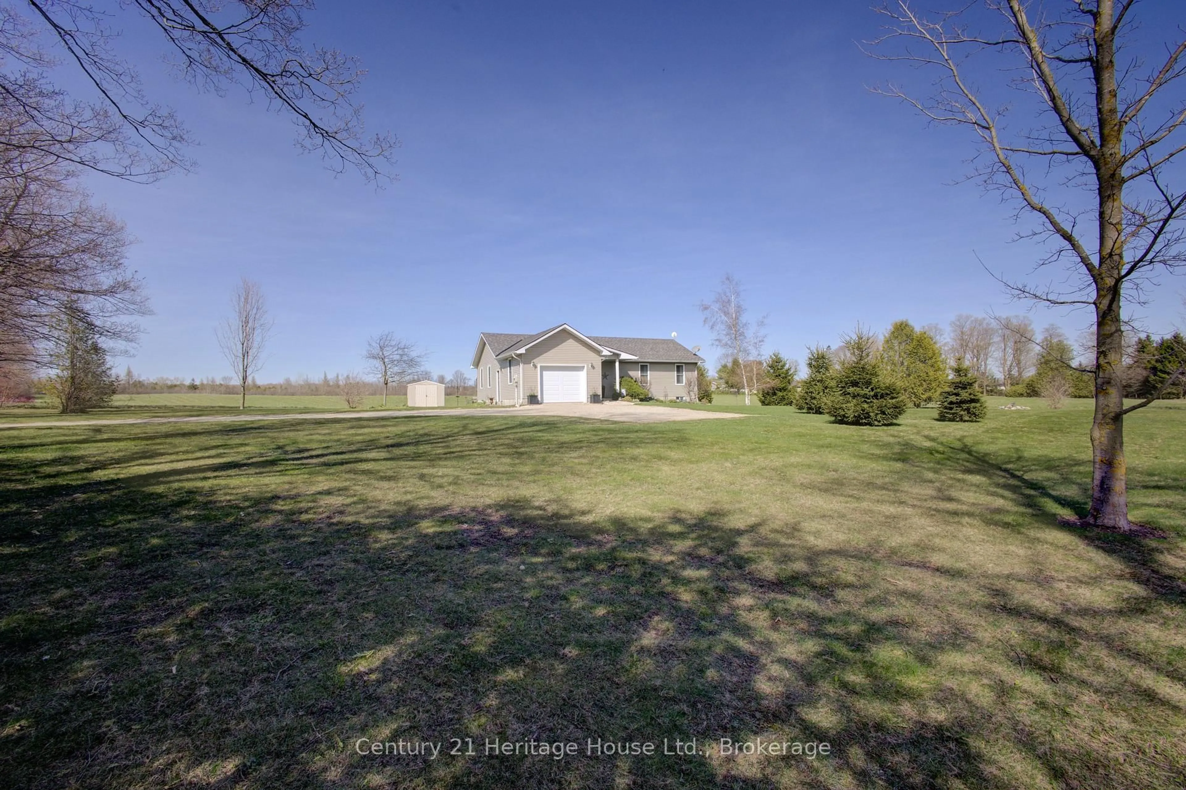 A pic from outside/outdoor area/front of a property/back of a property/a pic from drone, unknown for 492421 Southgate Road 49 Rd, Southgate Ontario N0G 2A0