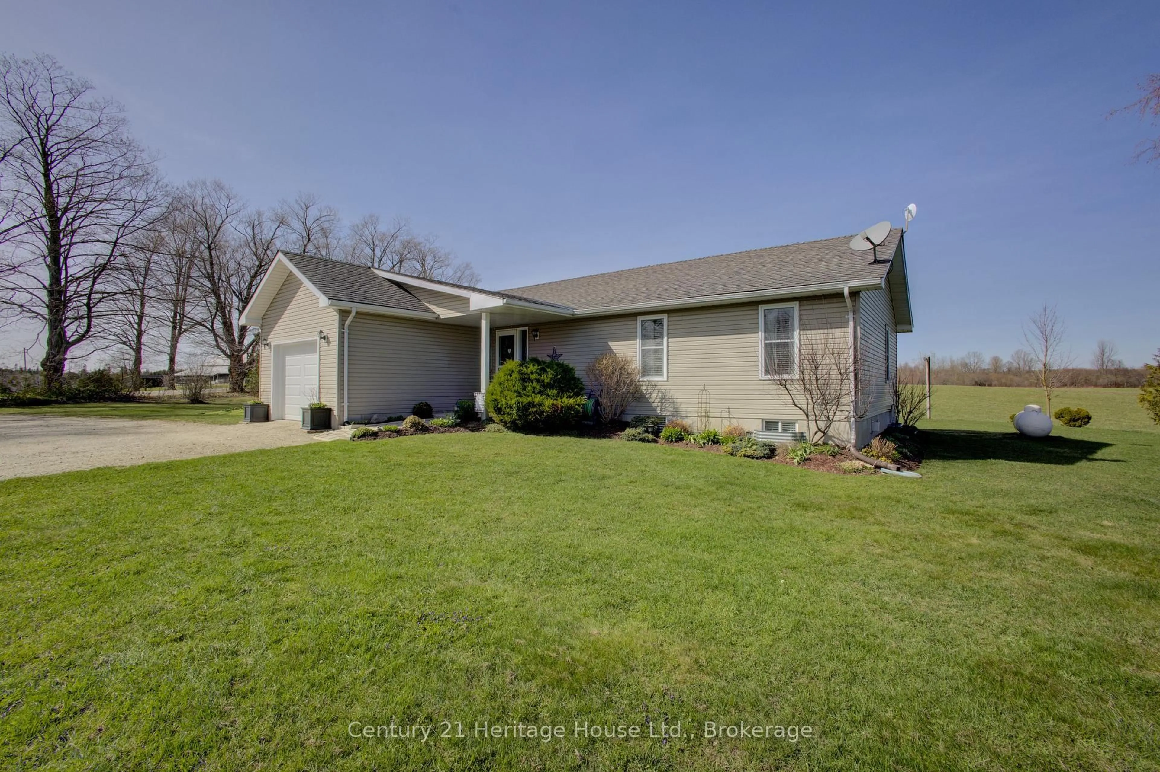 A pic from outside/outdoor area/front of a property/back of a property/a pic from drone, street for 492421 Southgate Road 49 Rd, Southgate Ontario N0G 2A0