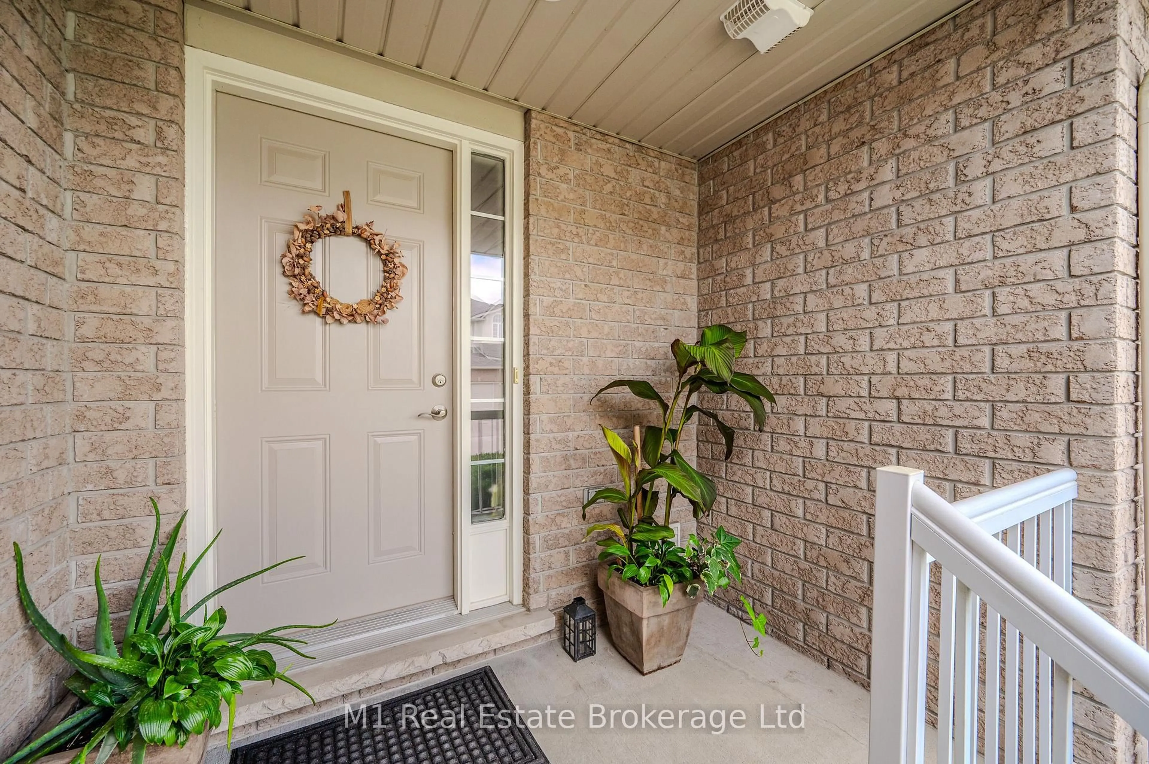 Indoor entryway for 361 ARKELL Rd #17, Guelph Ontario N1L 1E5