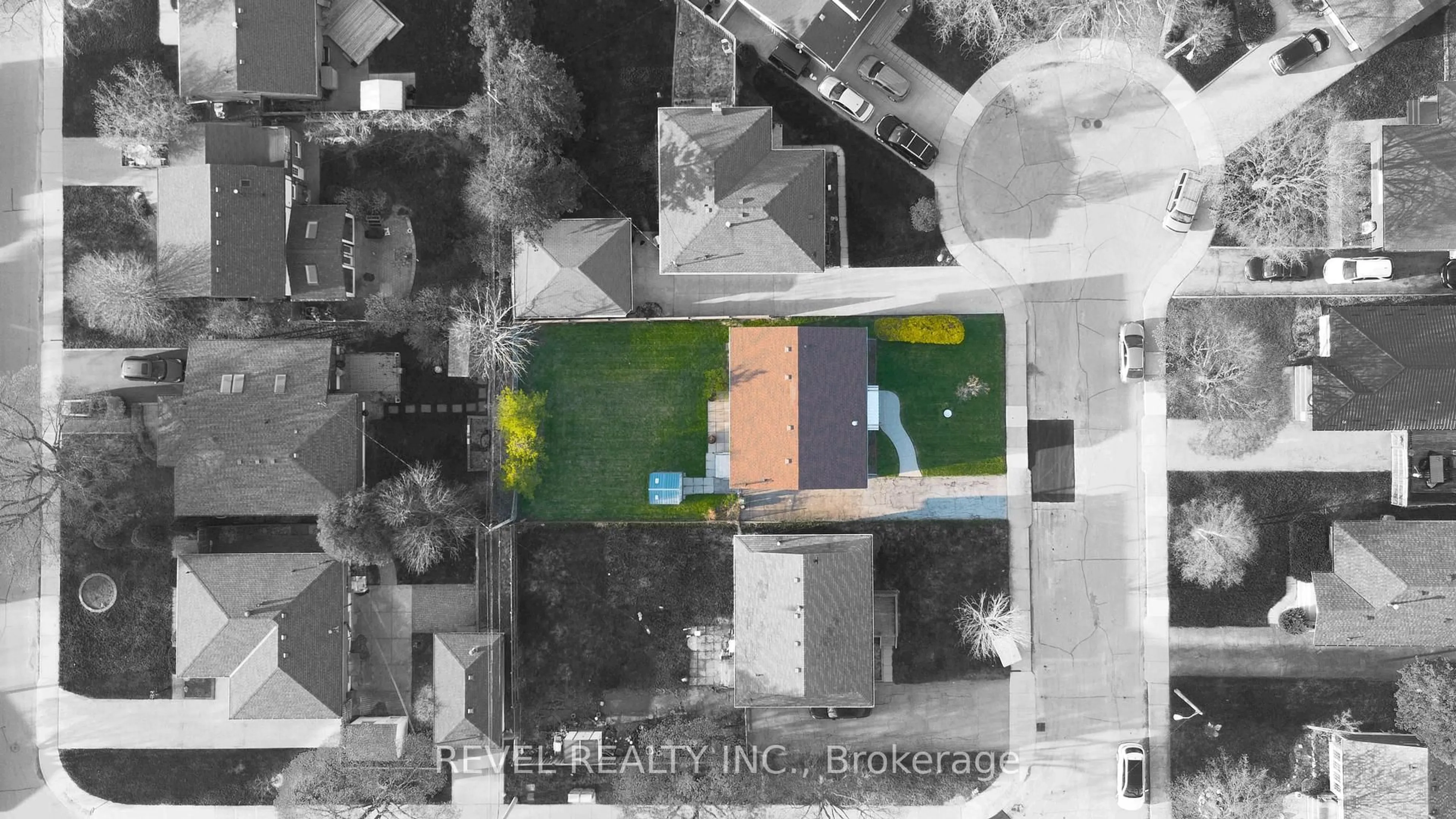 A pic from outside/outdoor area/front of a property/back of a property/a pic from drone, building for 21 Crane Crt, Hamilton Ontario L9A 3Z1