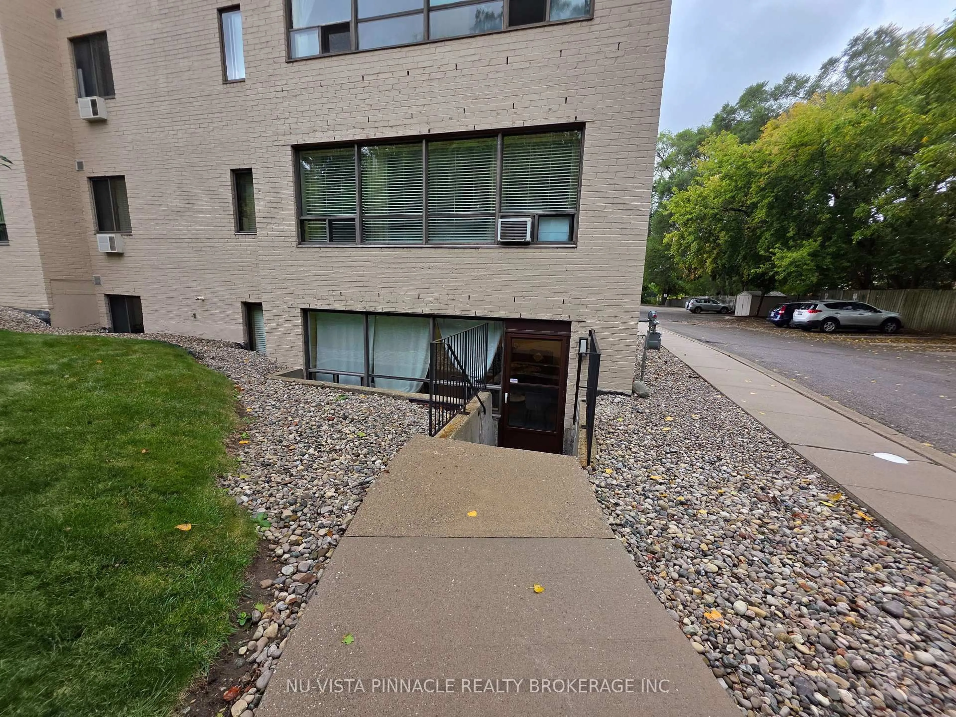 A pic from outside/outdoor area/front of a property/back of a property/a pic from drone, street for 650 Cheapside St #B1, London East Ontario N5Y 5J8