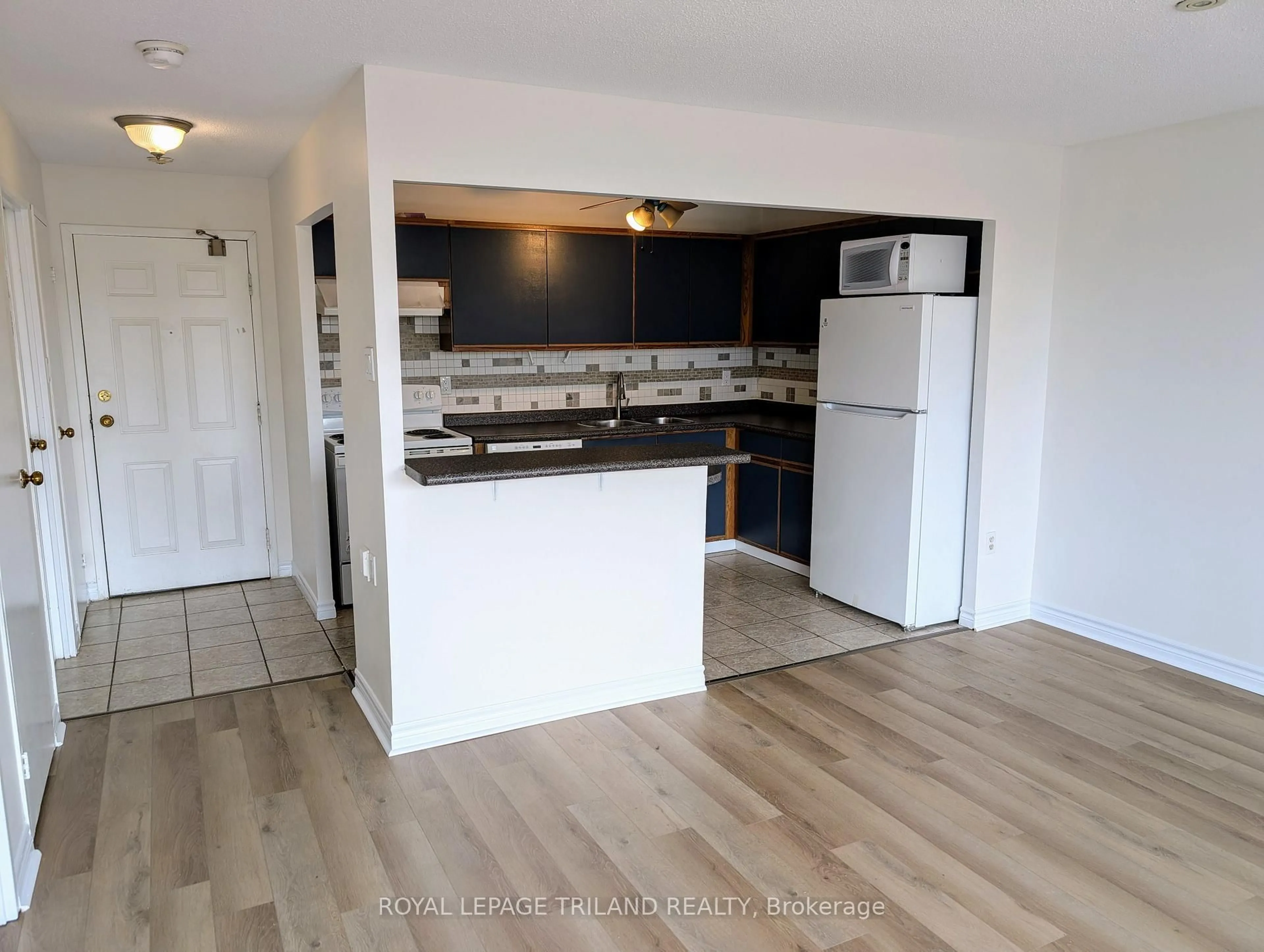 Unknown for 135 Base Line Rd #306, London South Ontario N6J 4W4