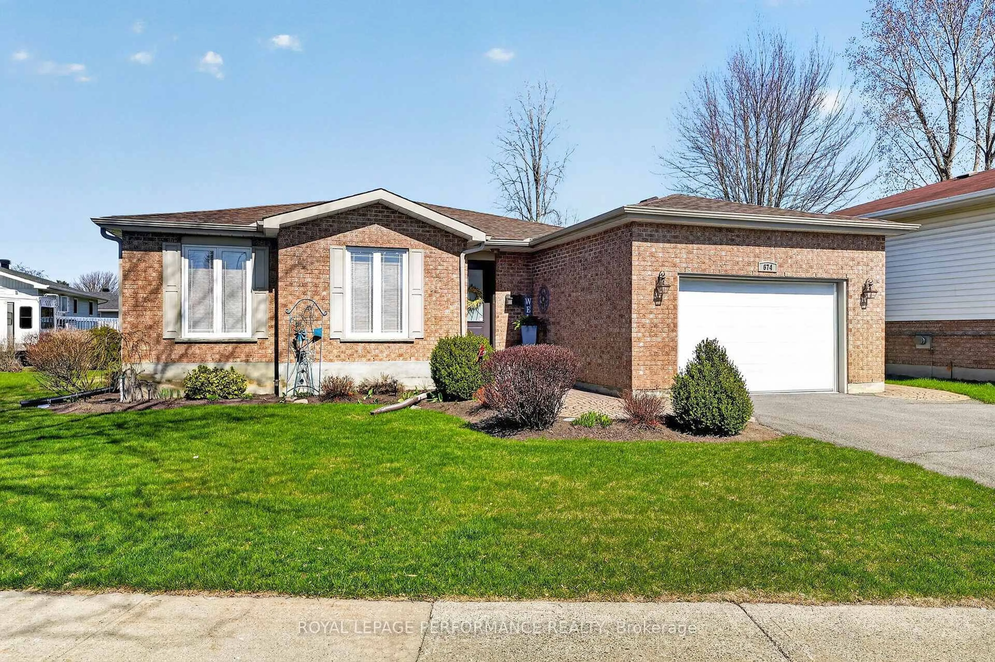 Home with brick exterior material, street for 674 Hamilton Cres, Cornwall Ontario K6H 7B5