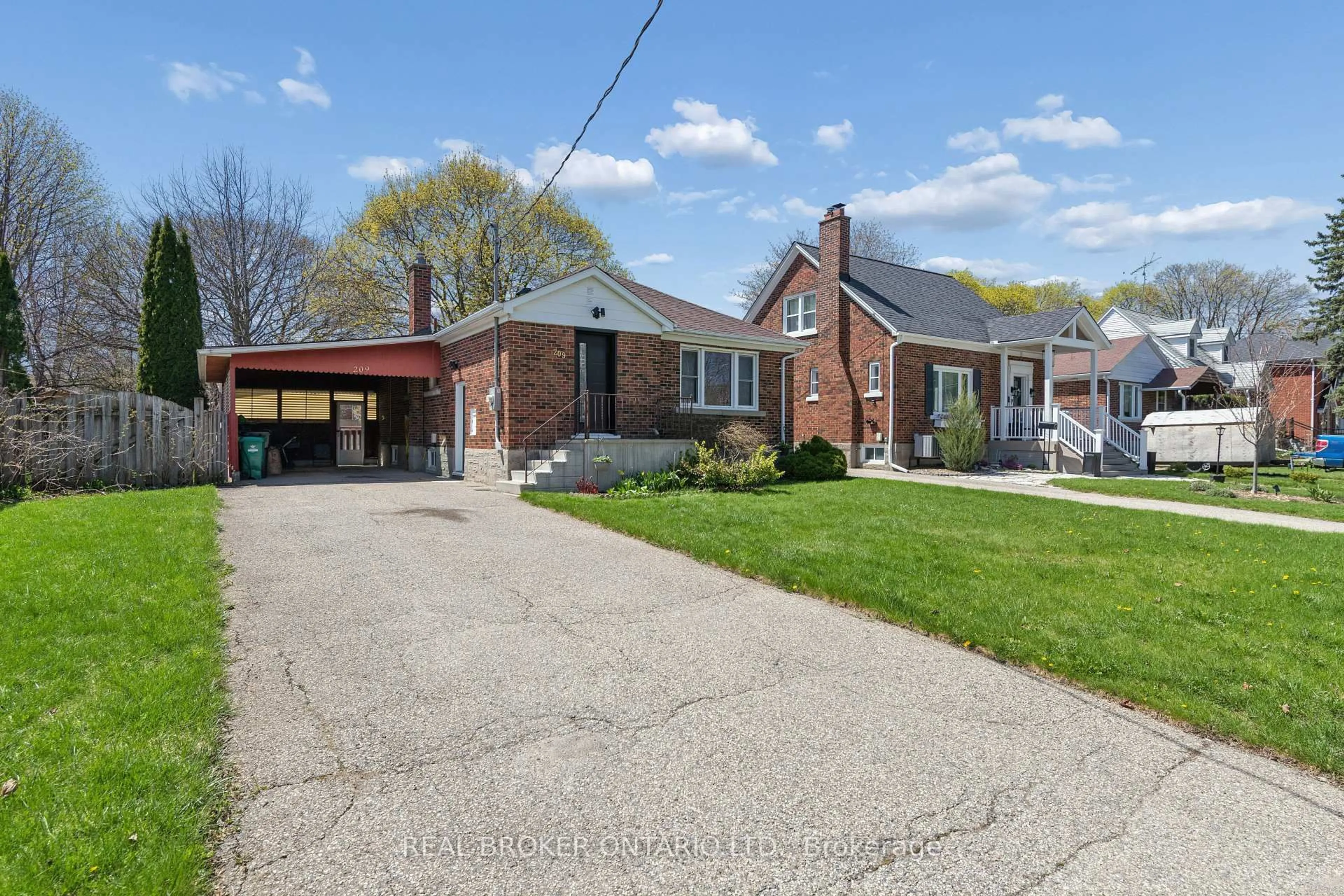 Home with brick exterior material, street for 209 Bedford Rd, Kitchener Ontario N2G 3A5