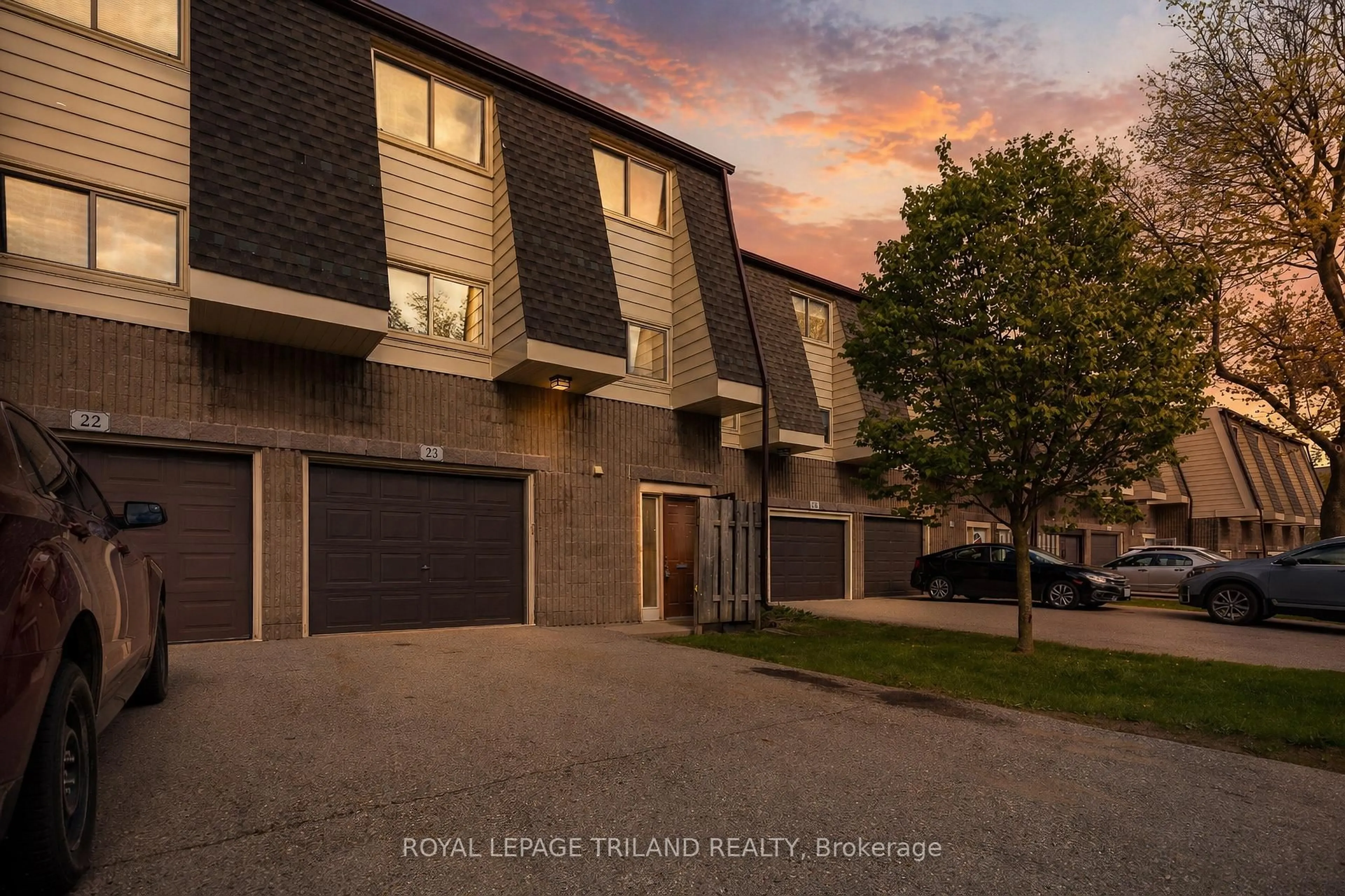 A pic from outside/outdoor area/front of a property/back of a property/a pic from drone, street for 1460 Limberlost Rd #23, London North Ontario N6G 2C6