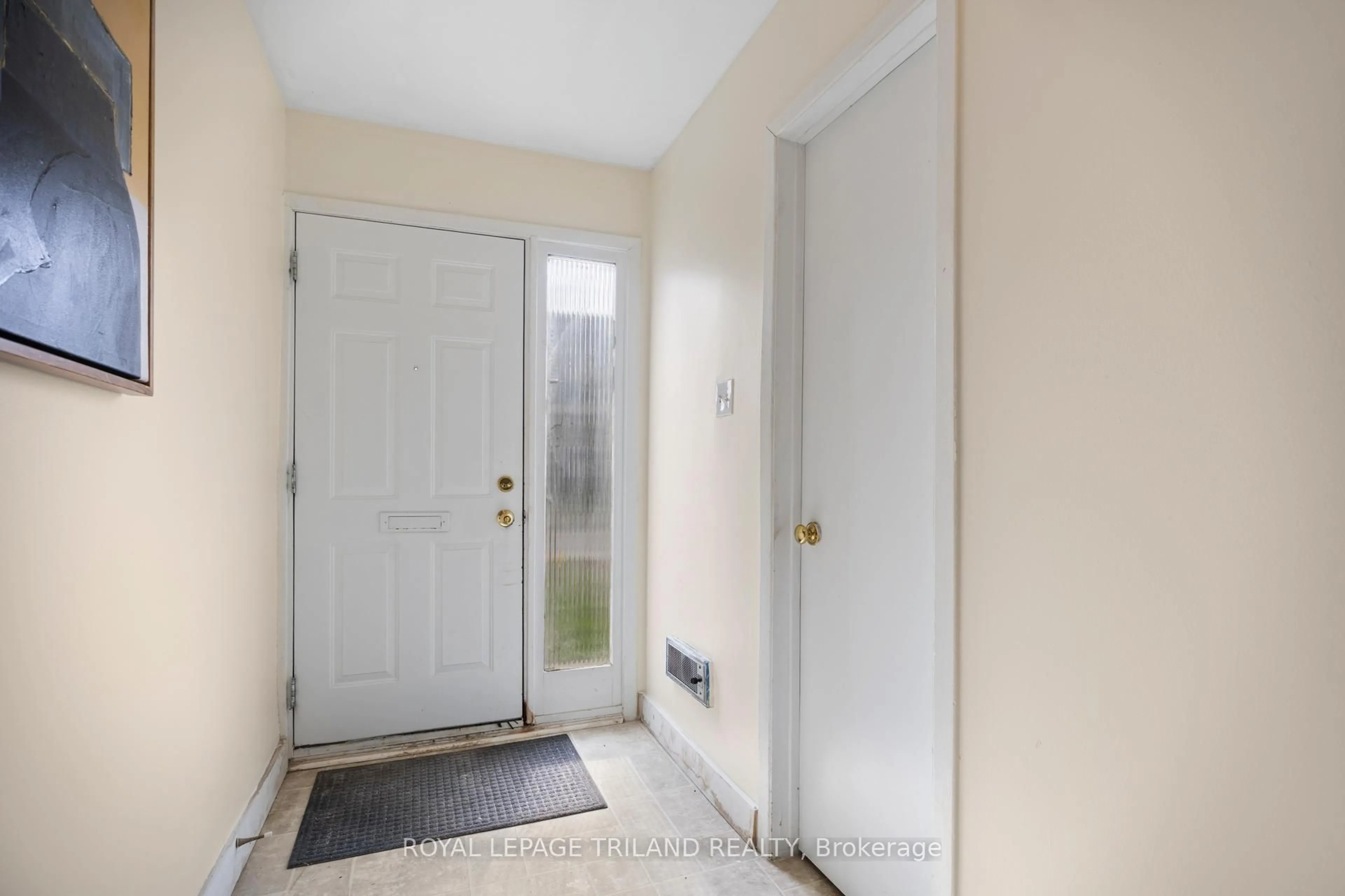 Indoor entryway for 1460 Limberlost Rd #23, London North Ontario N6G 2C6