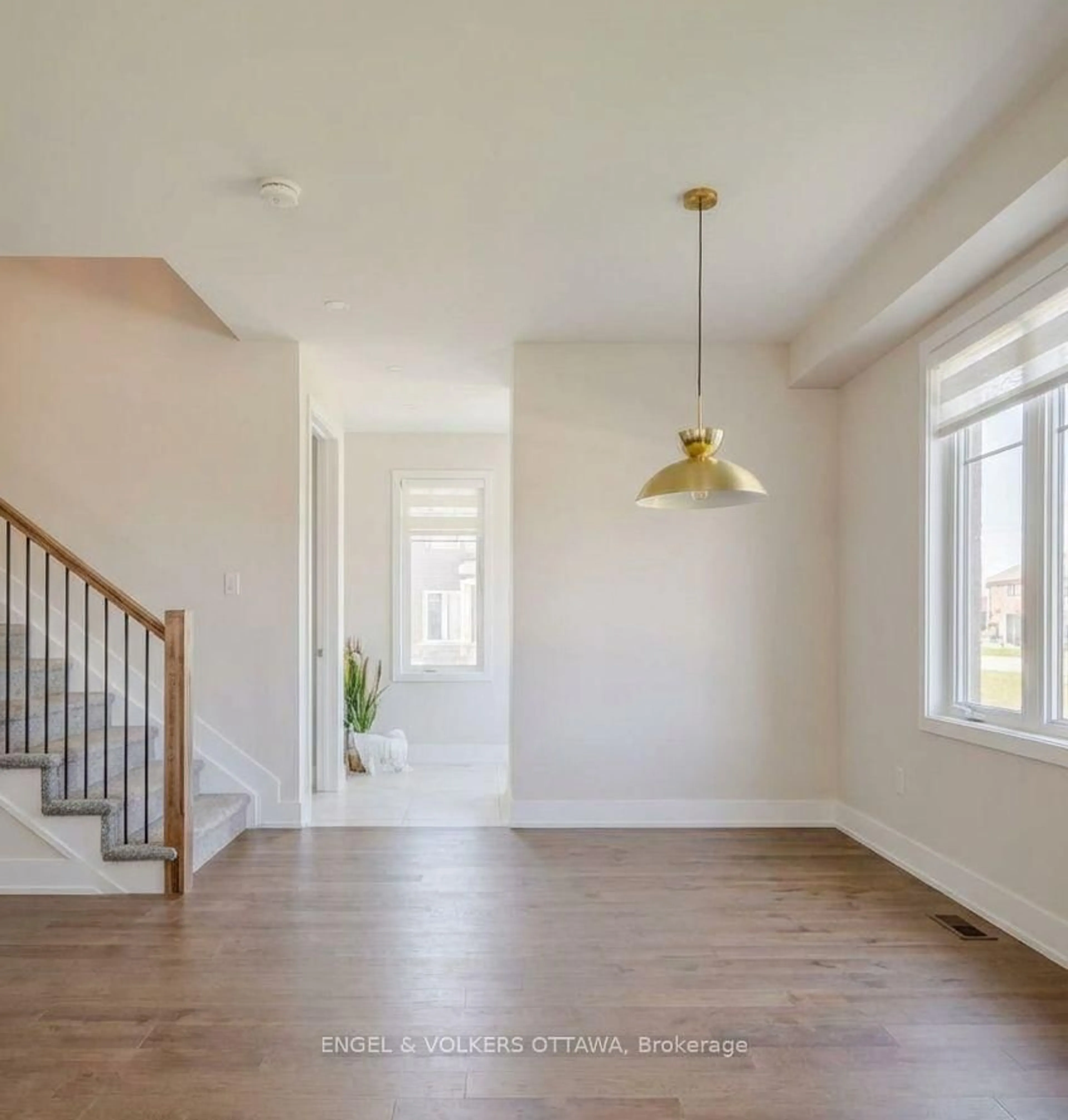Indoor entryway for 660 Terrier Circ, Richmond Ontario K0A 2Z0