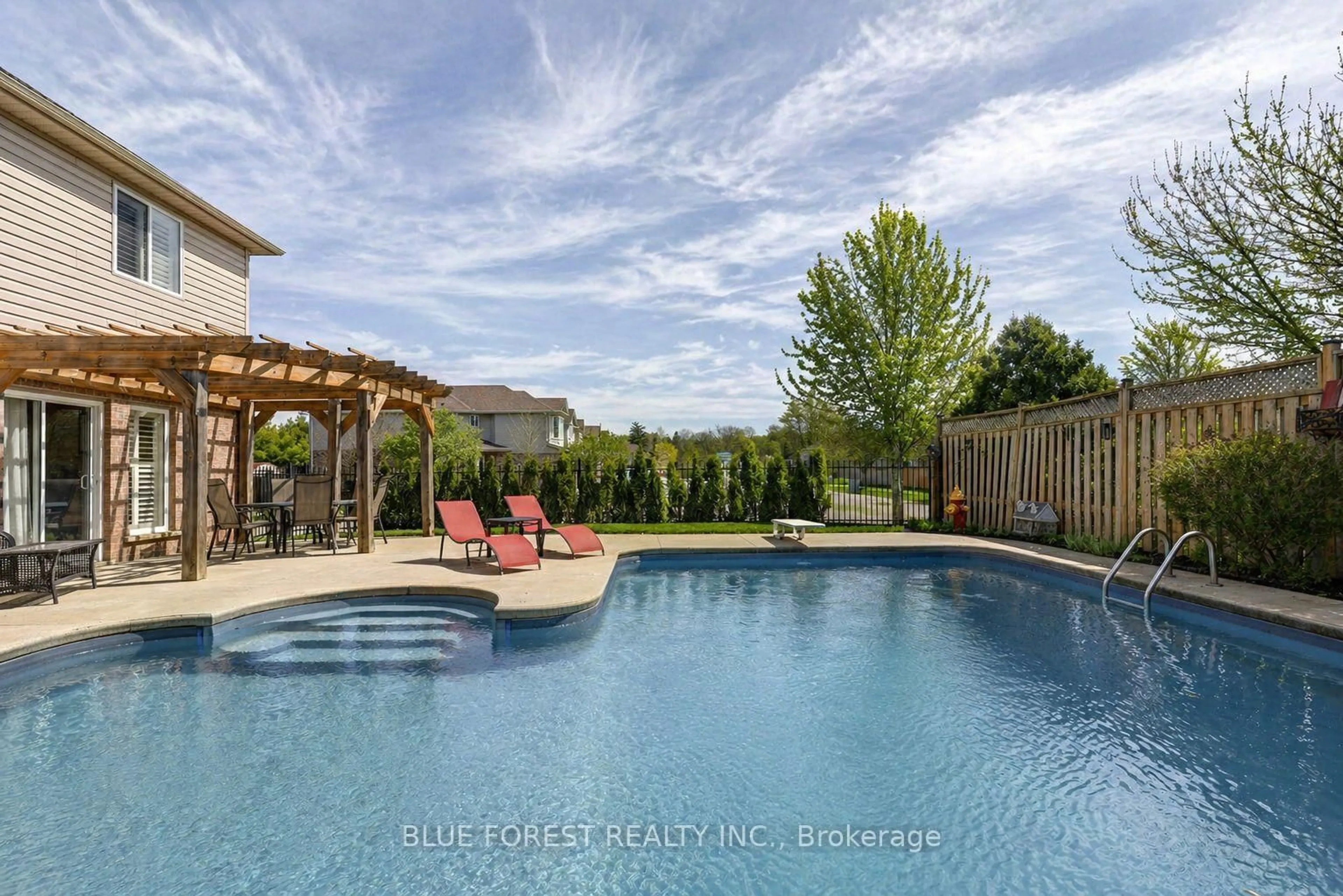 Pool for 1275 Crosscreek Cres, London East Ontario N5Y 6H6