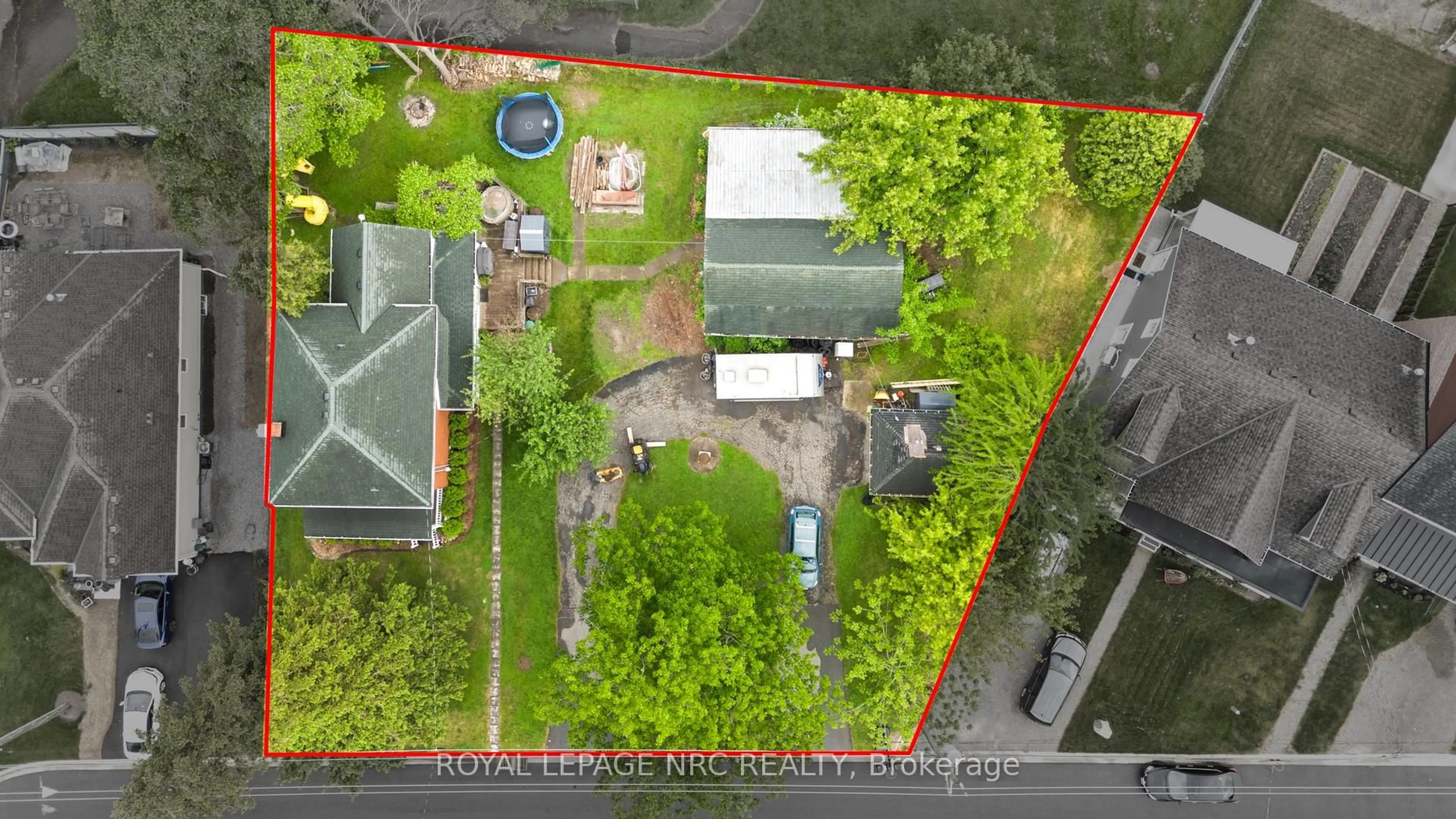 A pic from outside/outdoor area/front of a property/back of a property/a pic from drone, street for 3436 Rittenhouse Rd, Lincoln Ontario L0R 2C0