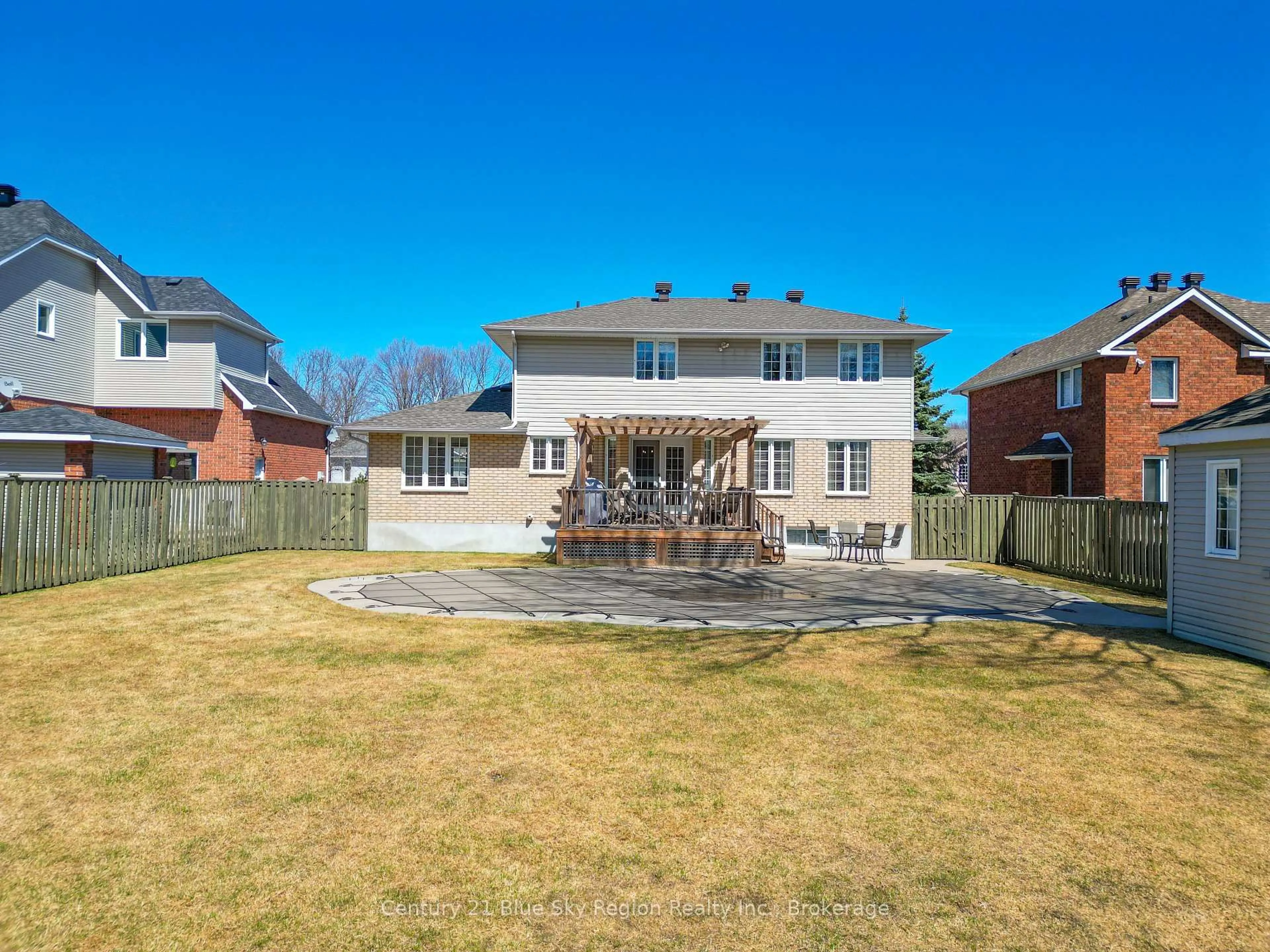 A pic from outside/outdoor area/front of a property/back of a property/a pic from drone, unknown for 96 Janey Ave, North Bay Ontario P1C 1M6