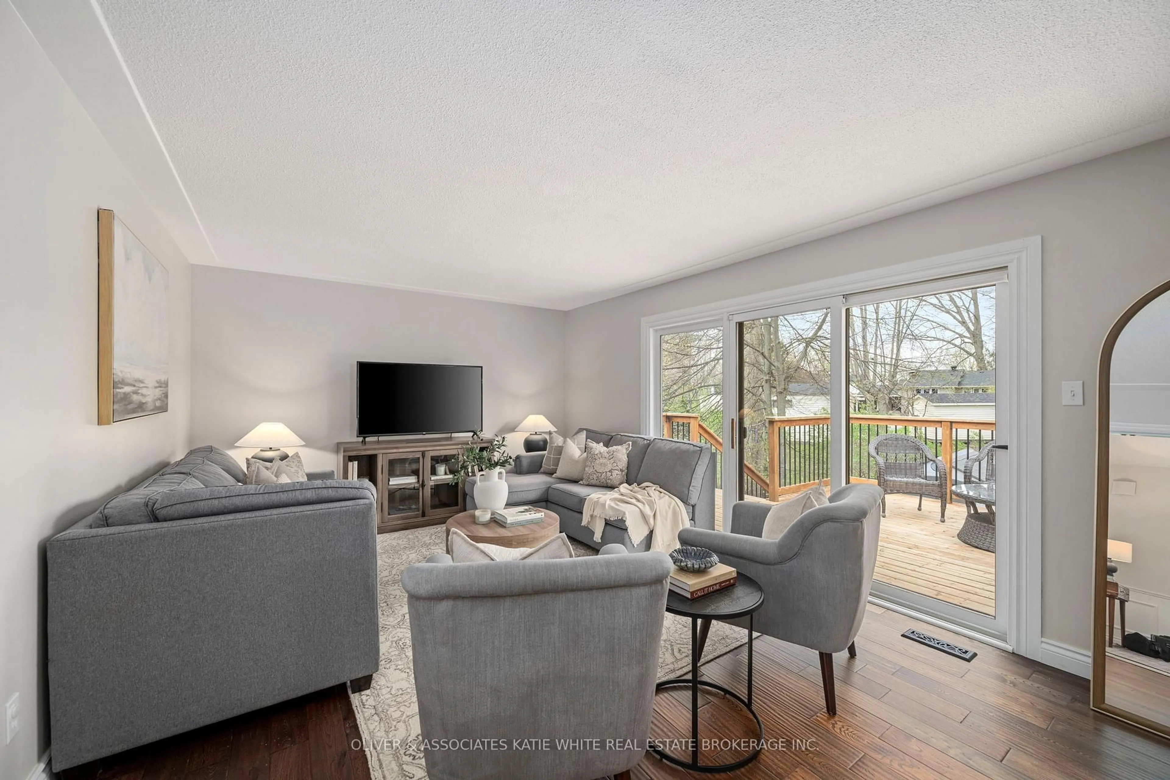 Living room with furniture, unknown for 53 Timber Dr, London South Ontario N6K 1Y8