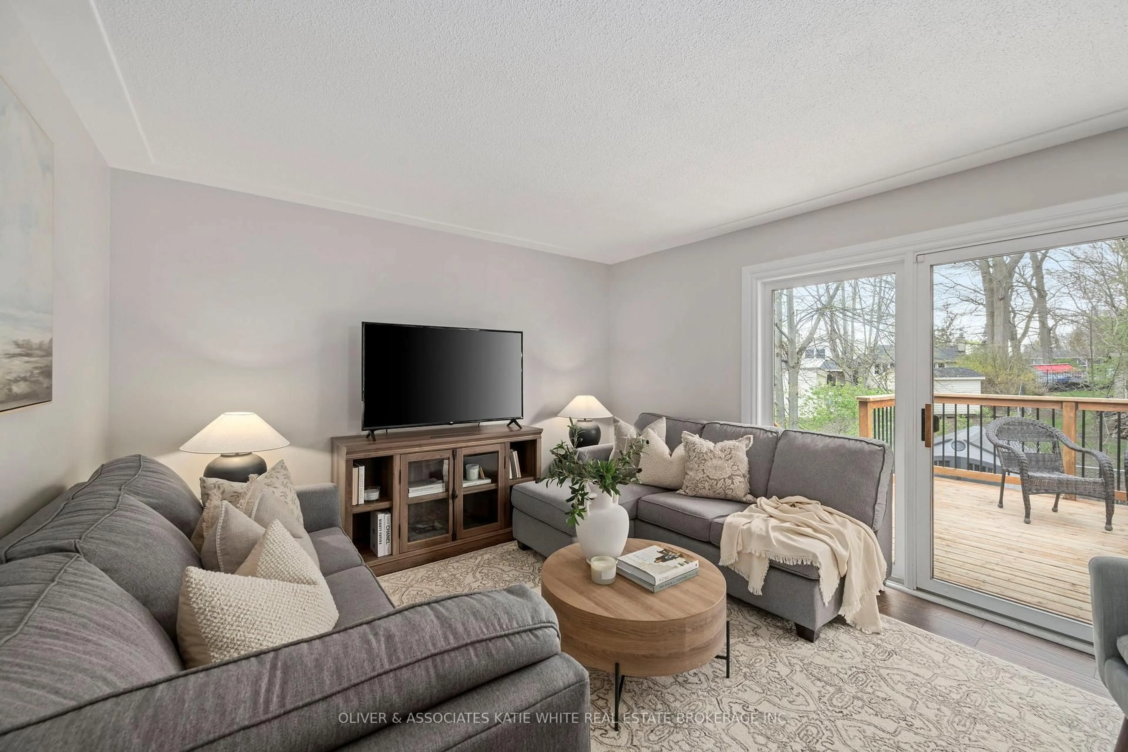 Living room with furniture, unknown for 53 Timber Dr, London South Ontario N6K 1Y8