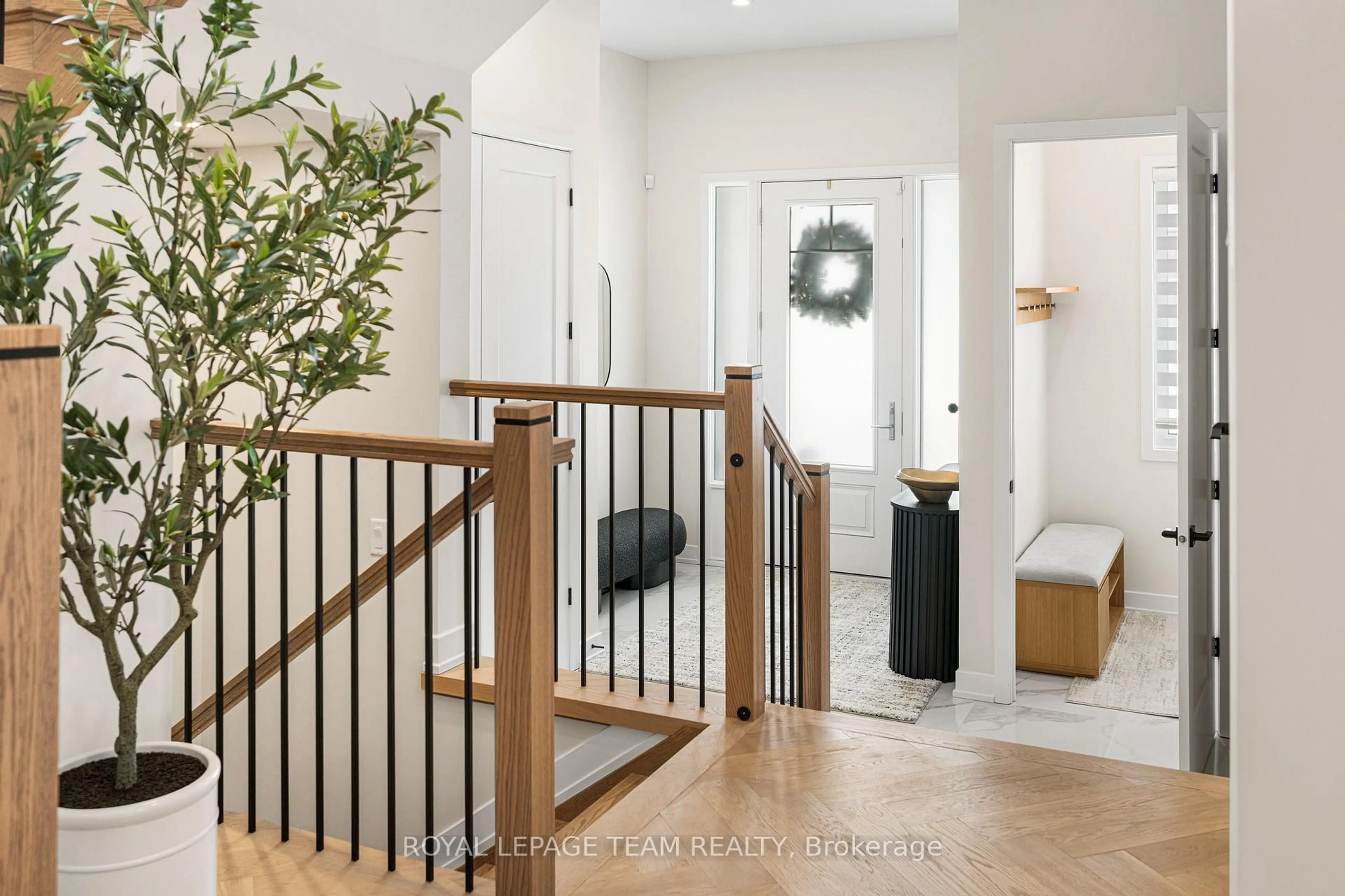 Indoor entryway for 649 Bridgeport Ave, Manotick Ontario K4M 0W9