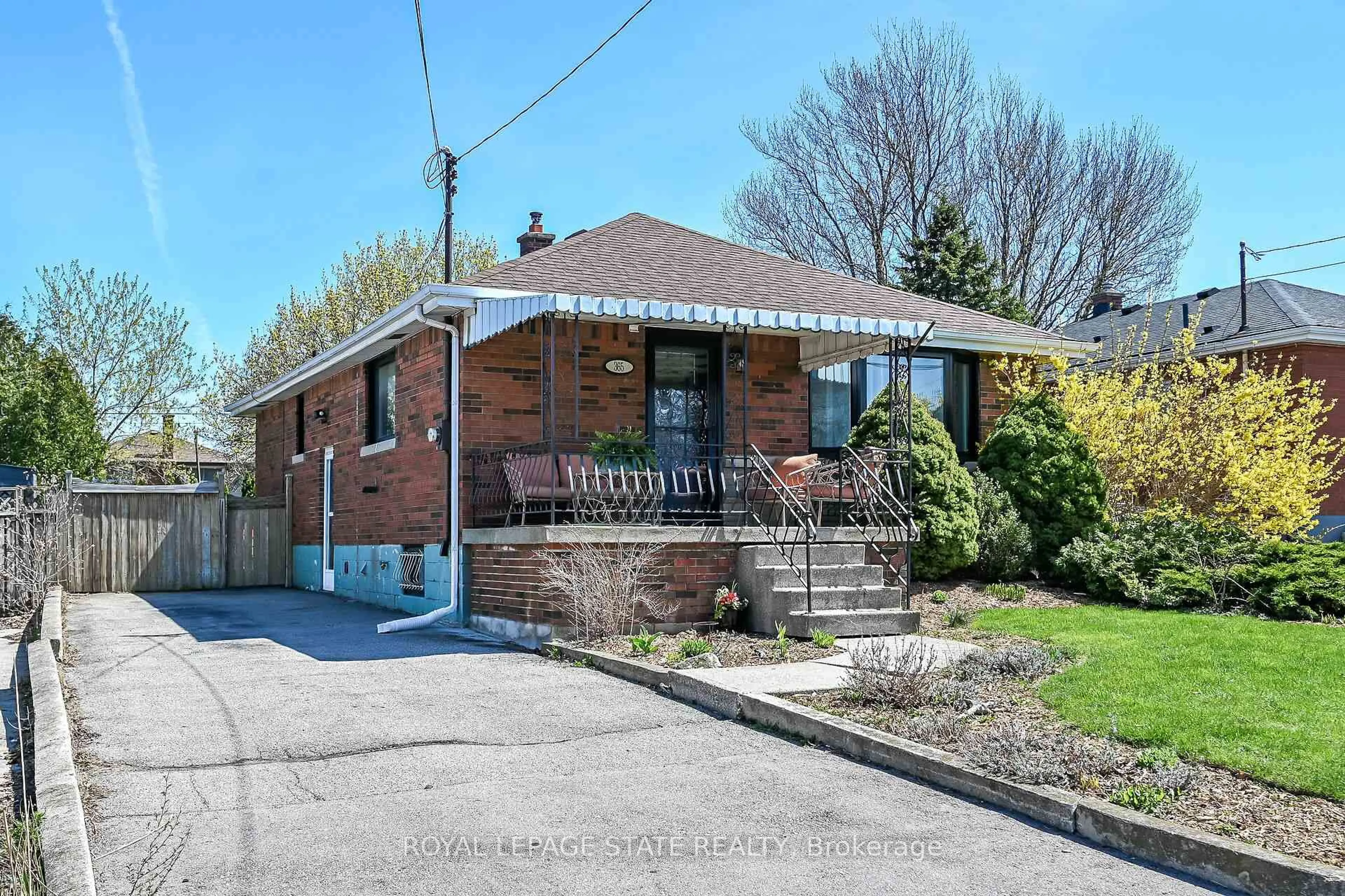 Home with brick exterior material, street for 365 East 18th St, Hamilton Ontario L9A 4P7