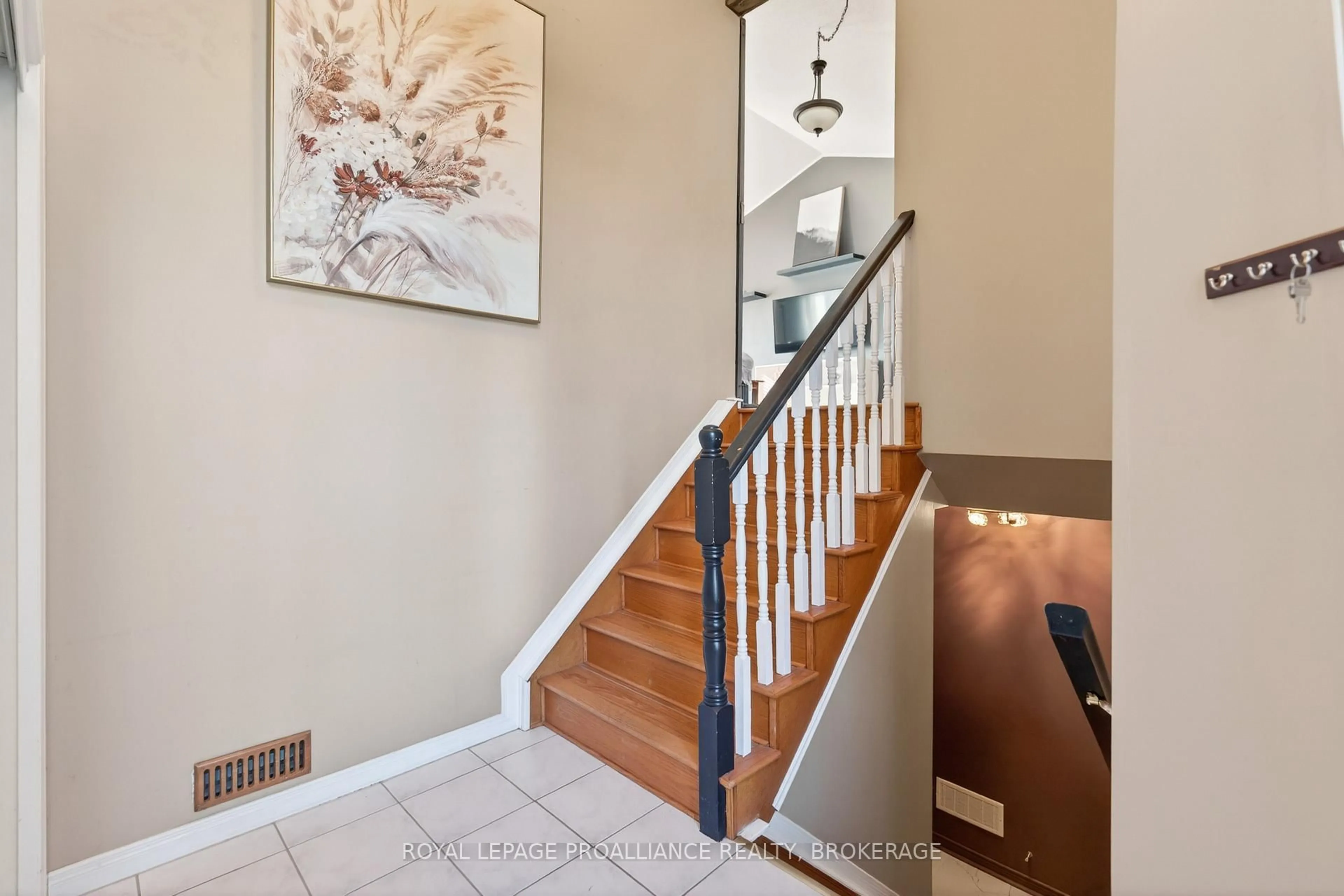 Unknown for 1402 Thornwood Cres, Kingston Ontario K7P 3B6