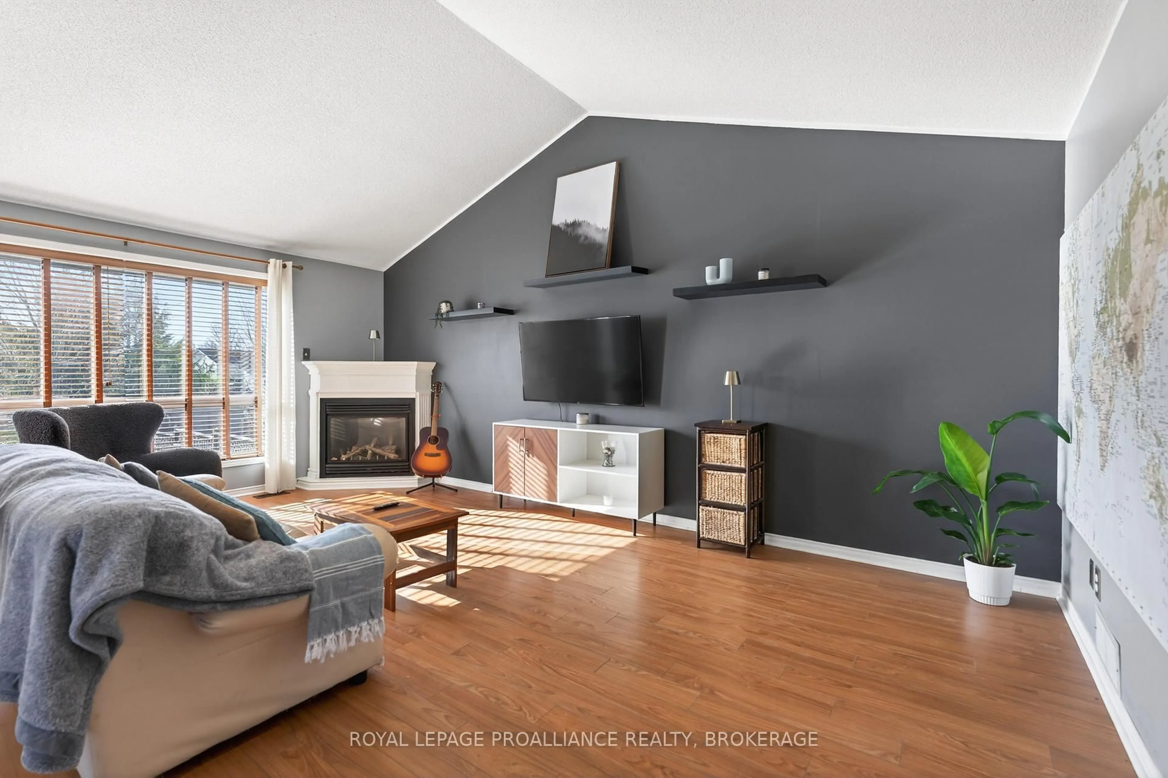 Living room with furniture, wood/laminate floor for 1402 Thornwood Cres, Kingston Ontario K7P 3B6