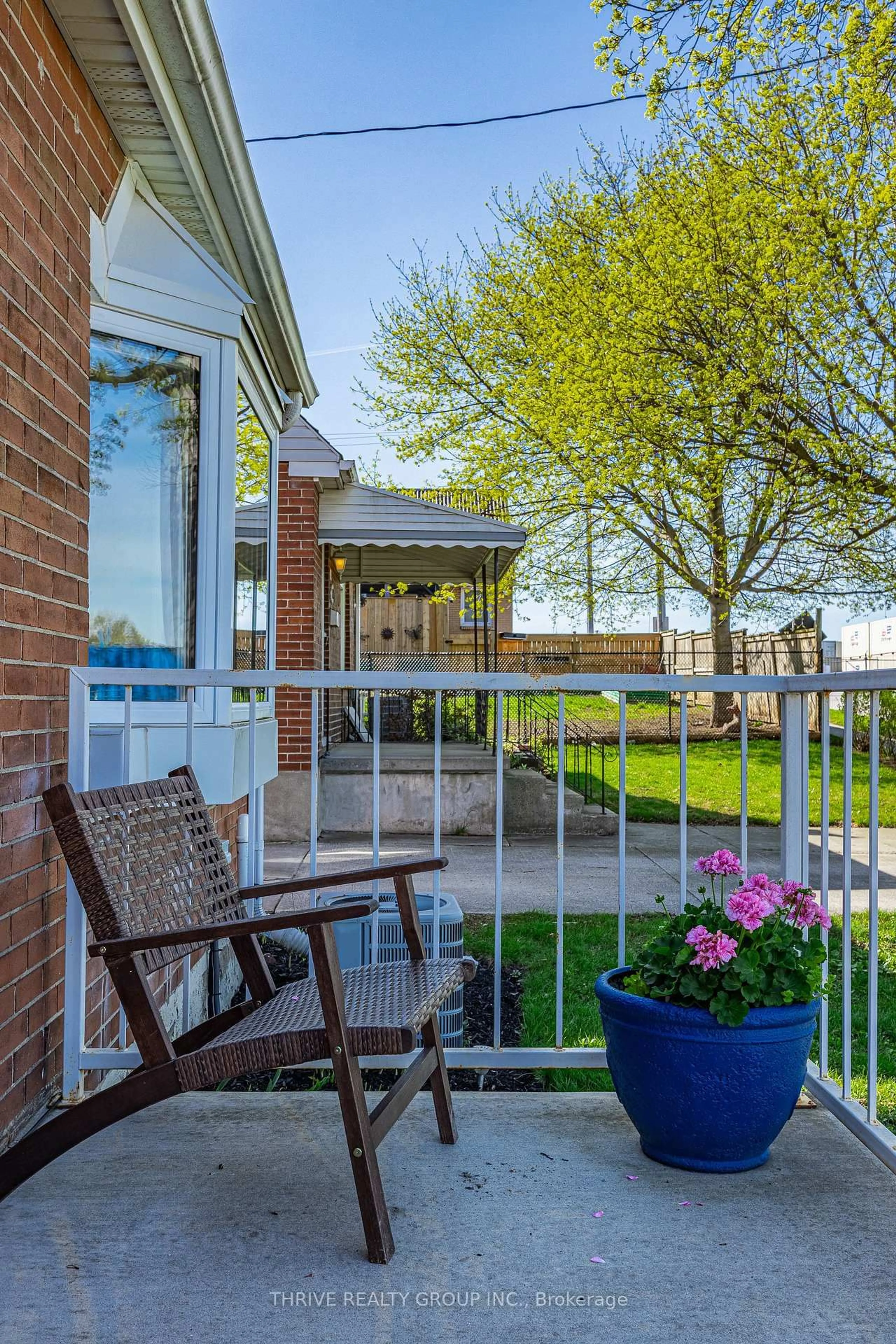 Patio, street for 166 Ashland Ave, London East Ontario N5W 4C9