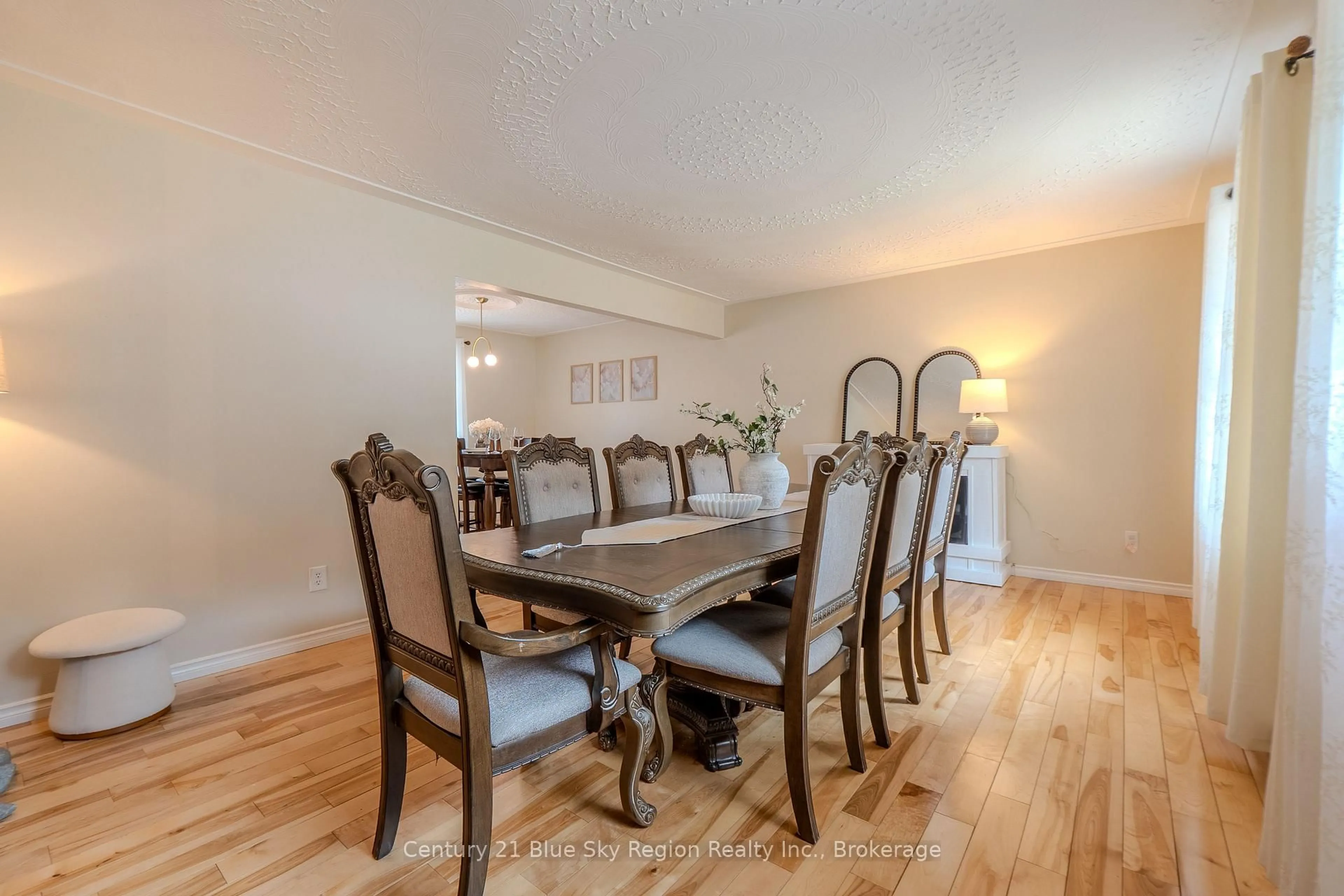 Dining room, wood/laminate floor for 56 Kathryn Cres, North Bay Ontario P1B 8P4