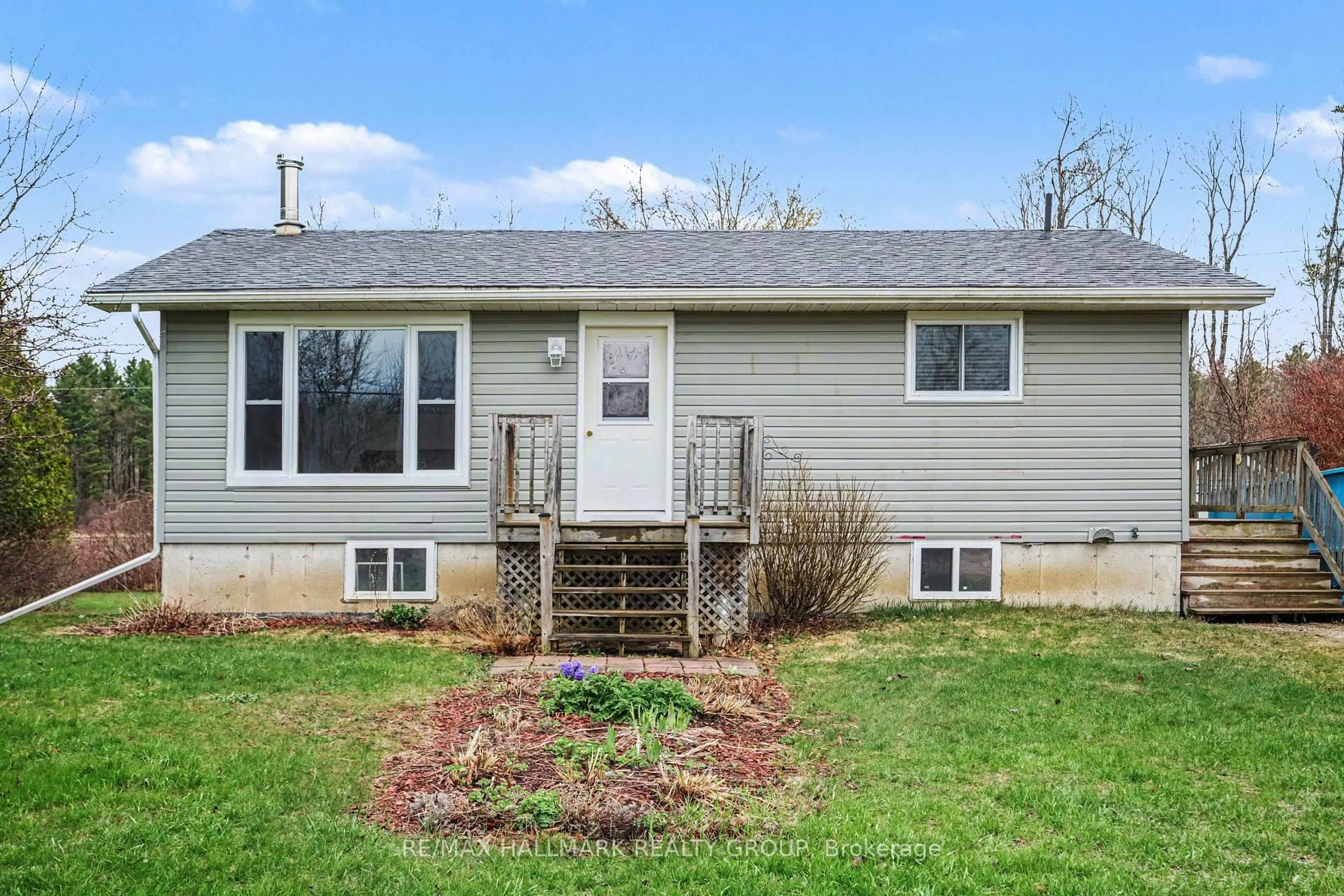 Home with vinyl exterior material, unknown for 551 Anglican Church Rd, Perth Ontario K7H 3C6