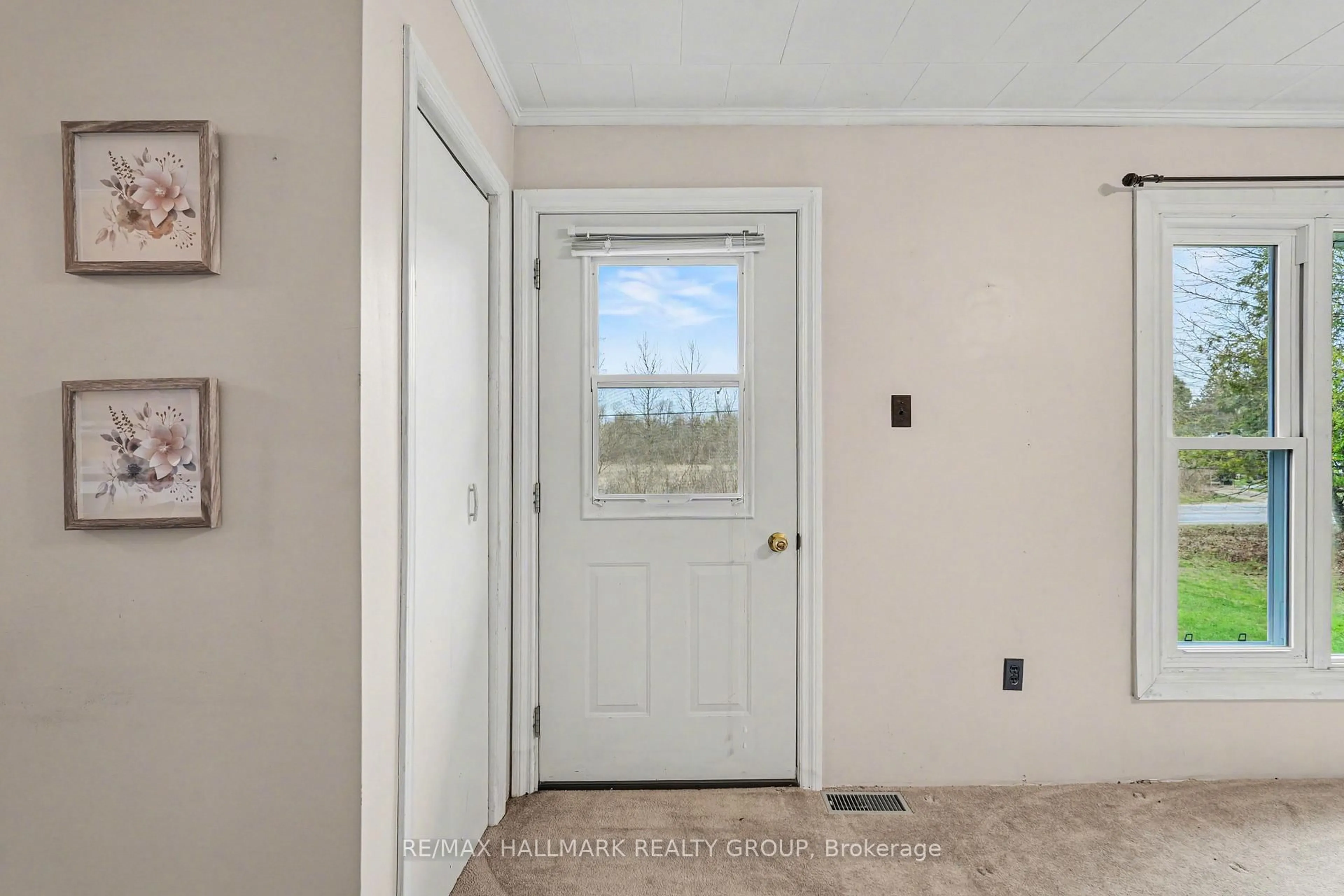 Indoor entryway for 551 Anglican Church Rd, Perth Ontario K7H 3C6