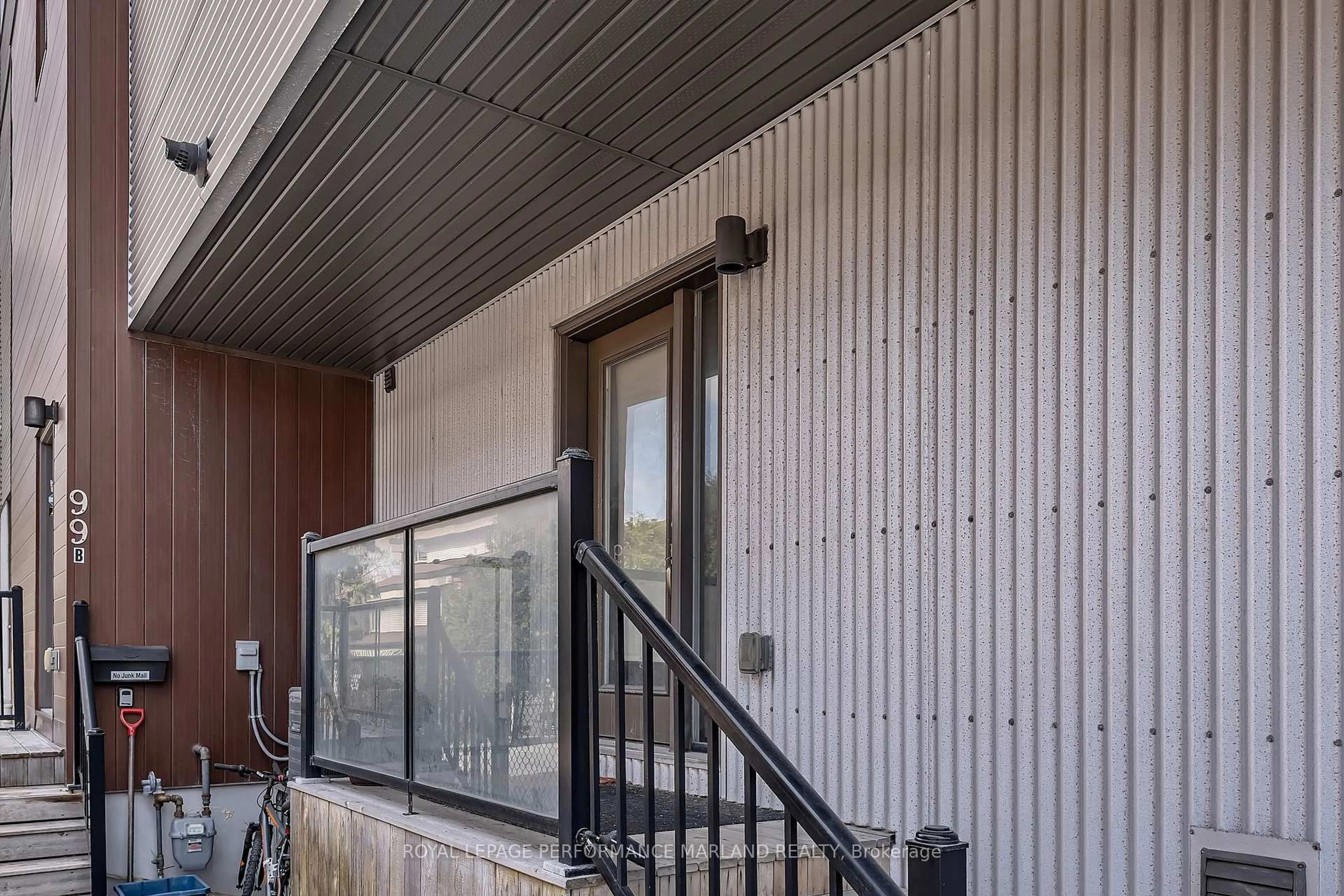 Indoor foyer for 99A & 99B Concord St, Ottawa Ontario K1S 0Y7