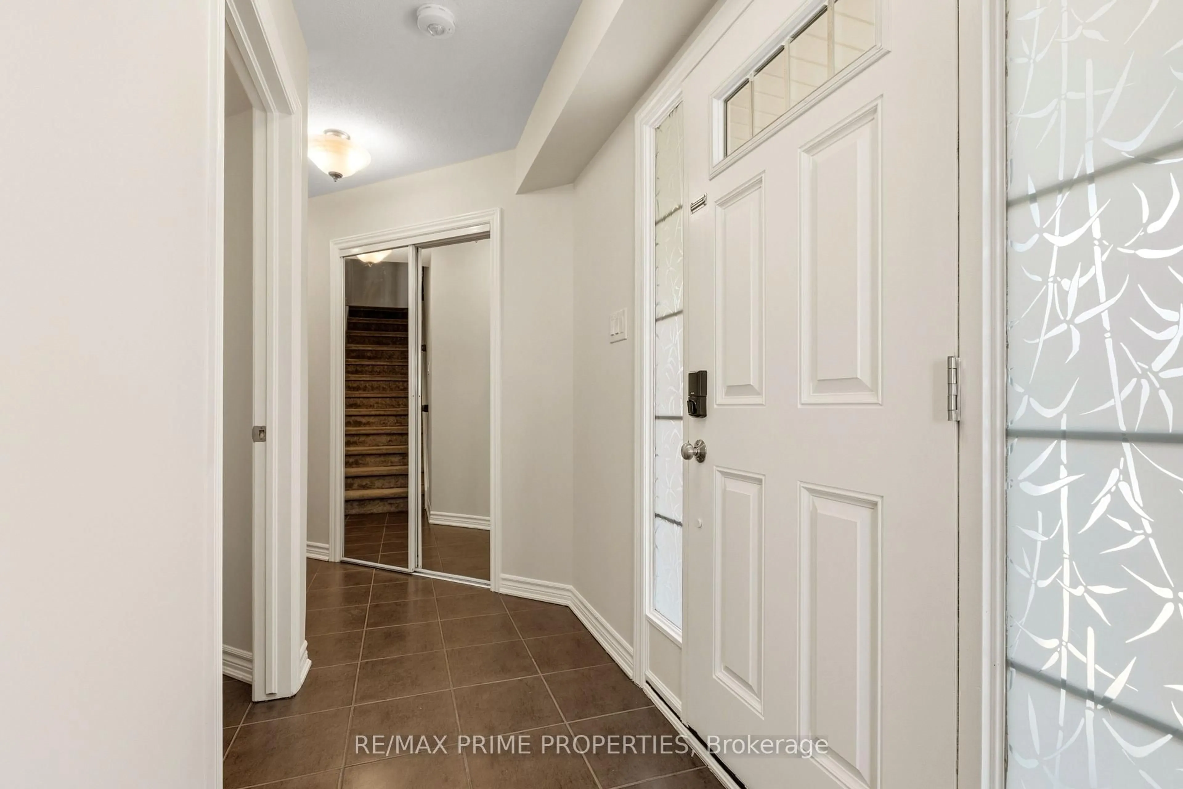 Indoor entryway for 101 Helenium Lane, Ottawa Ontario K4A 1C5