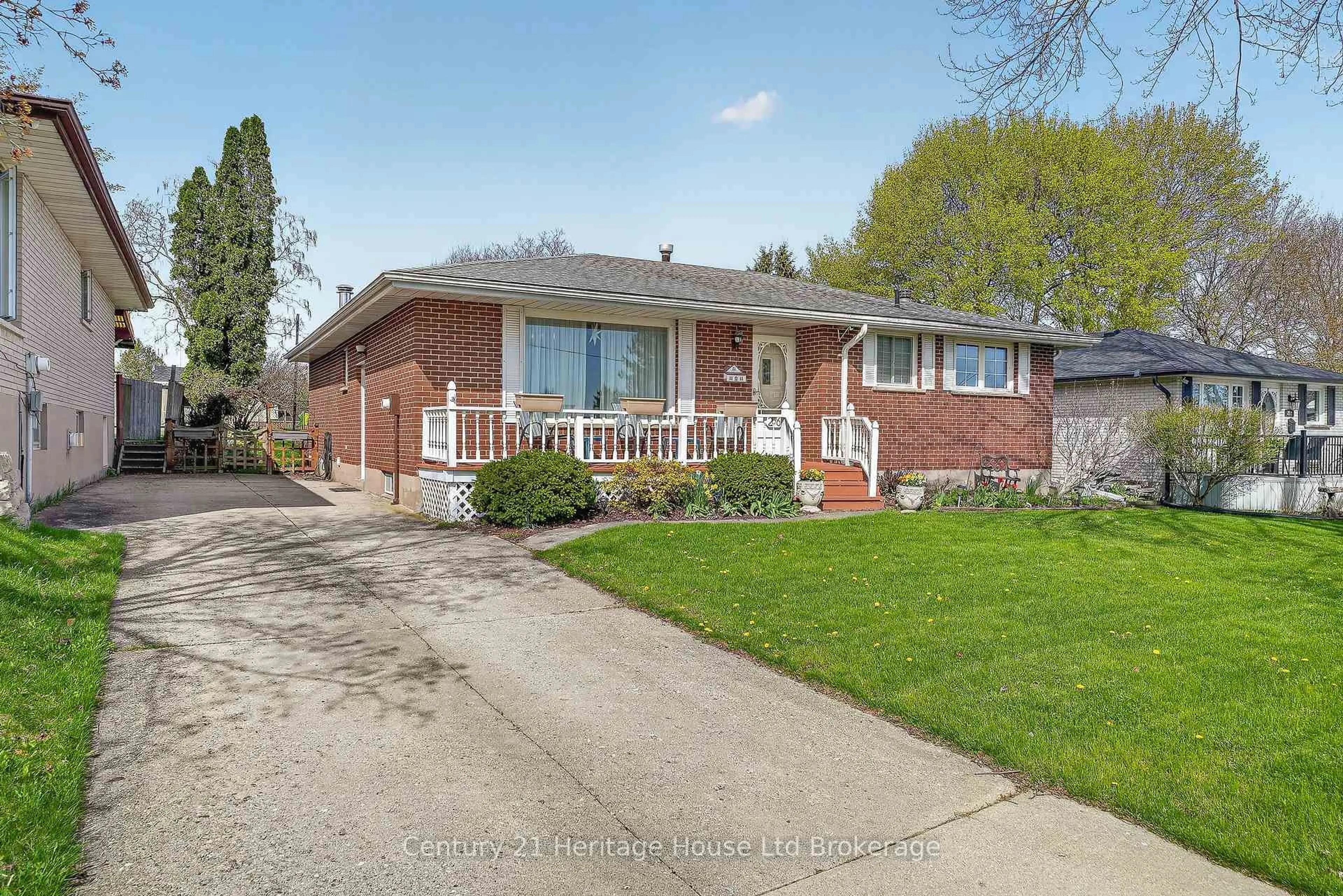 Home with brick exterior material, street for 276 Broadview Ave, Woodstock Ontario N4S 2S6