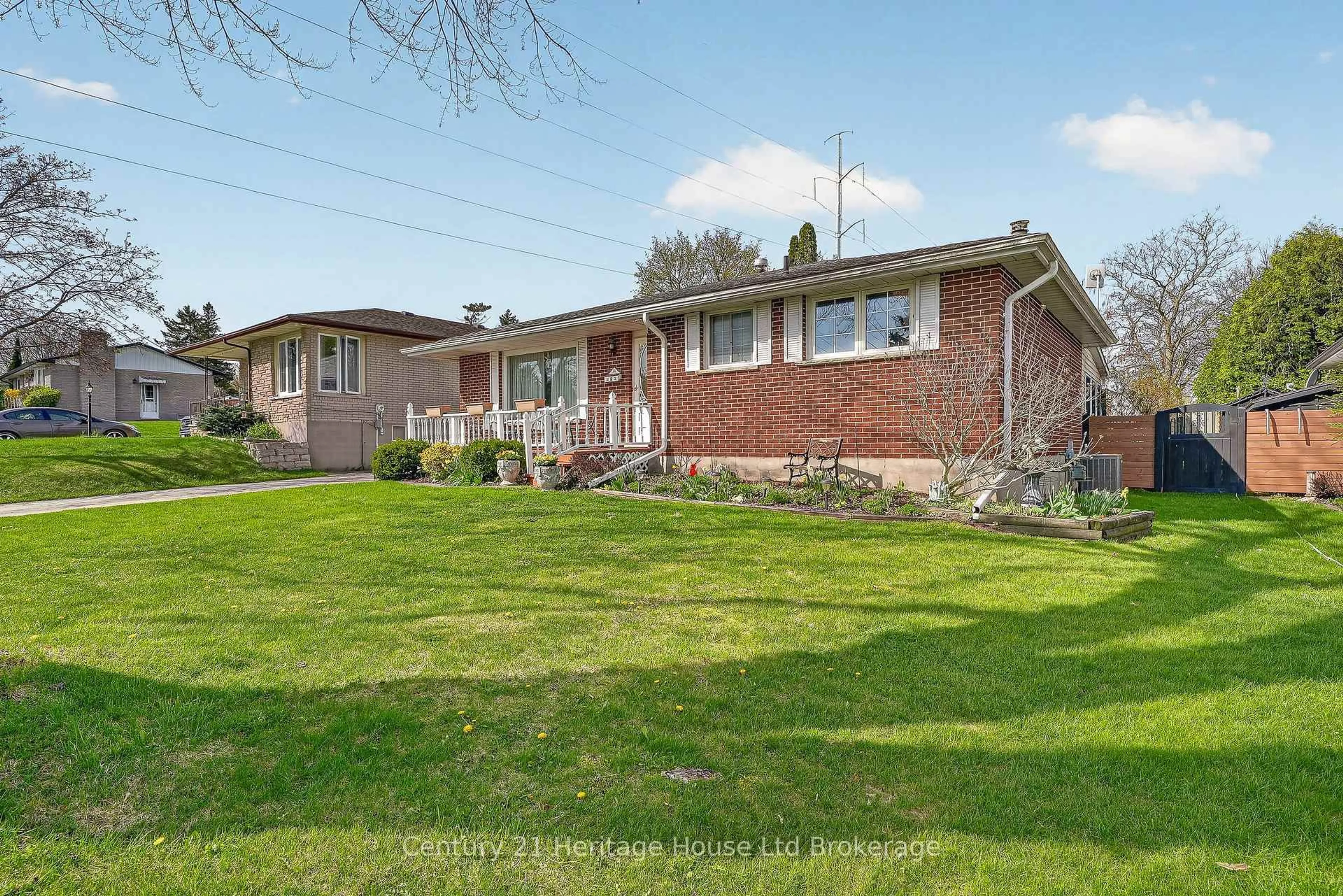 Home with brick exterior material, street for 276 Broadview Ave, Woodstock Ontario N4S 2S6