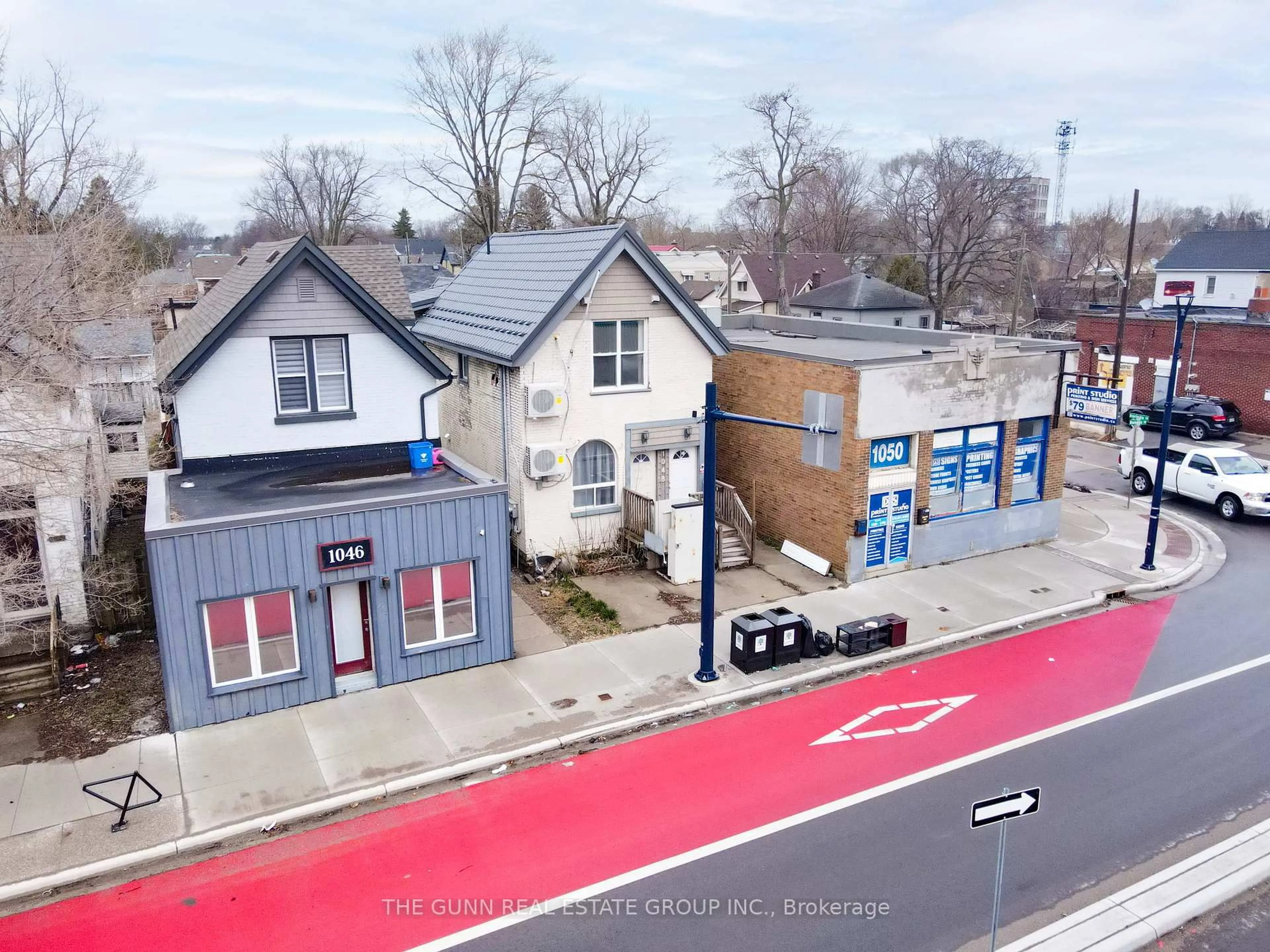 A pic from outside/outdoor area/front of a property/back of a property/a pic from drone, street for 1048 Dundas St, London East Ontario N5W 3A5