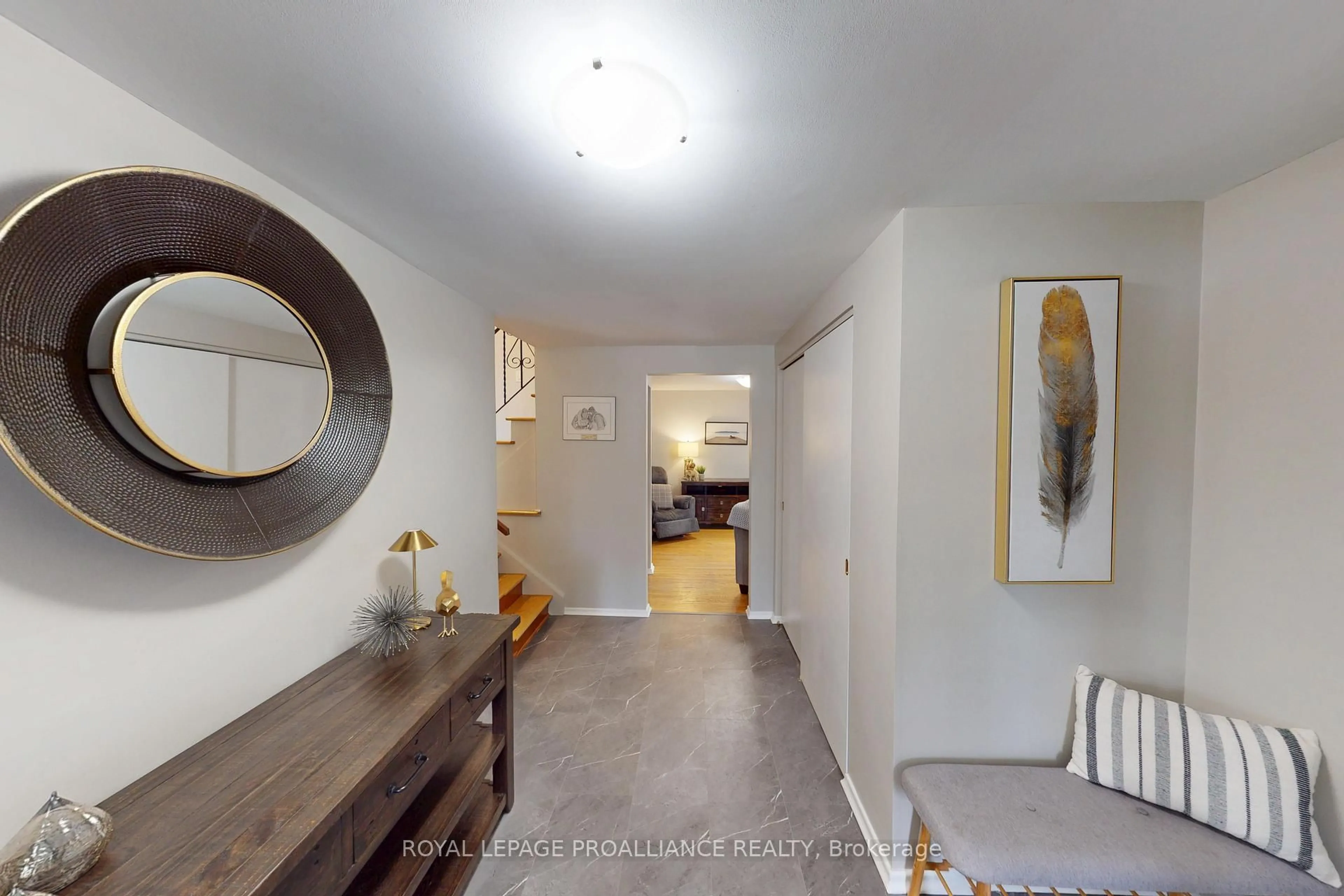 Indoor entryway for 6 Richmond Grve, Belleville Ontario K8N 1Z1