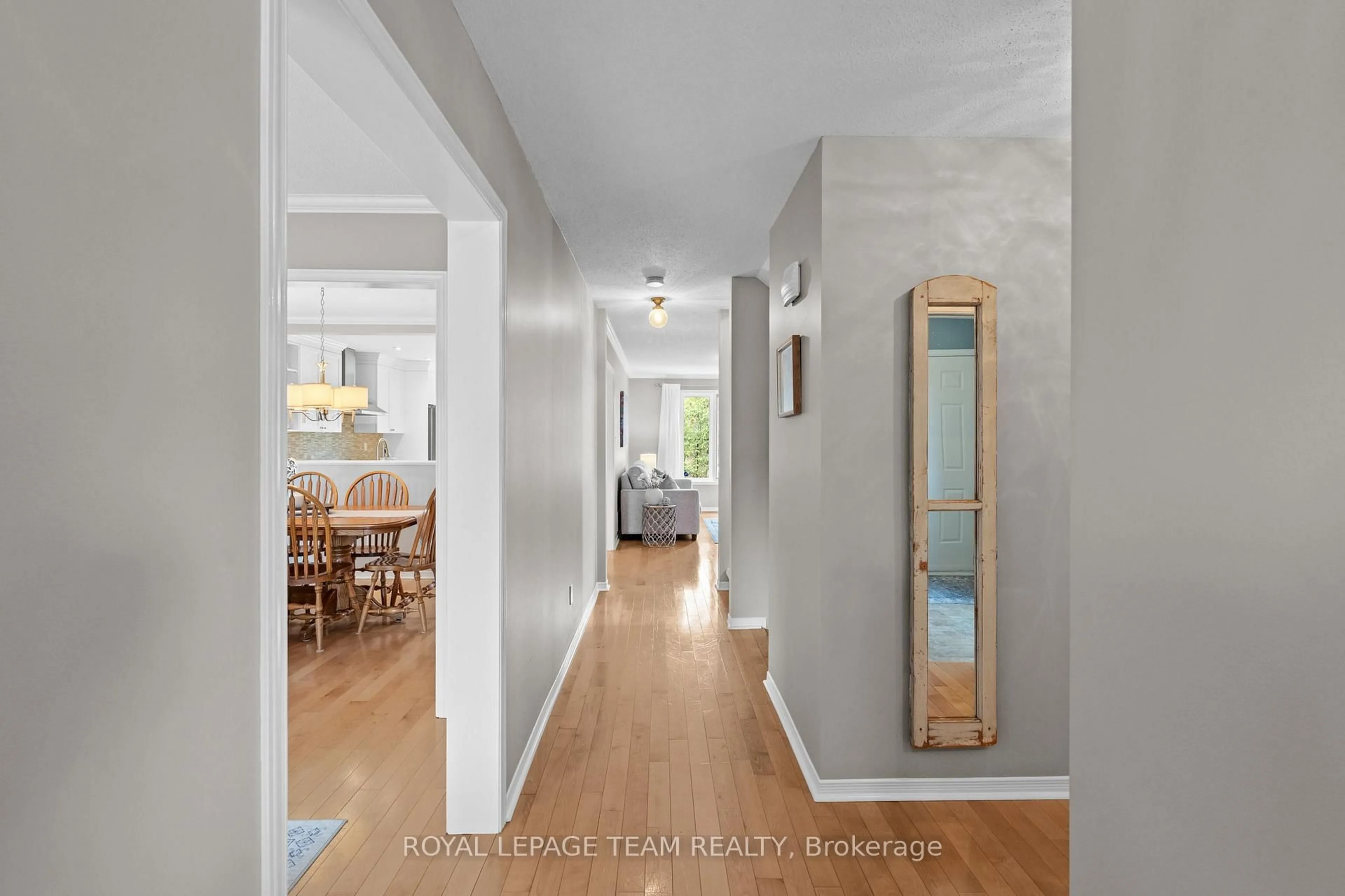 Indoor entryway for 195 Walden Dr, Ottawa Ontario K2K 2K7