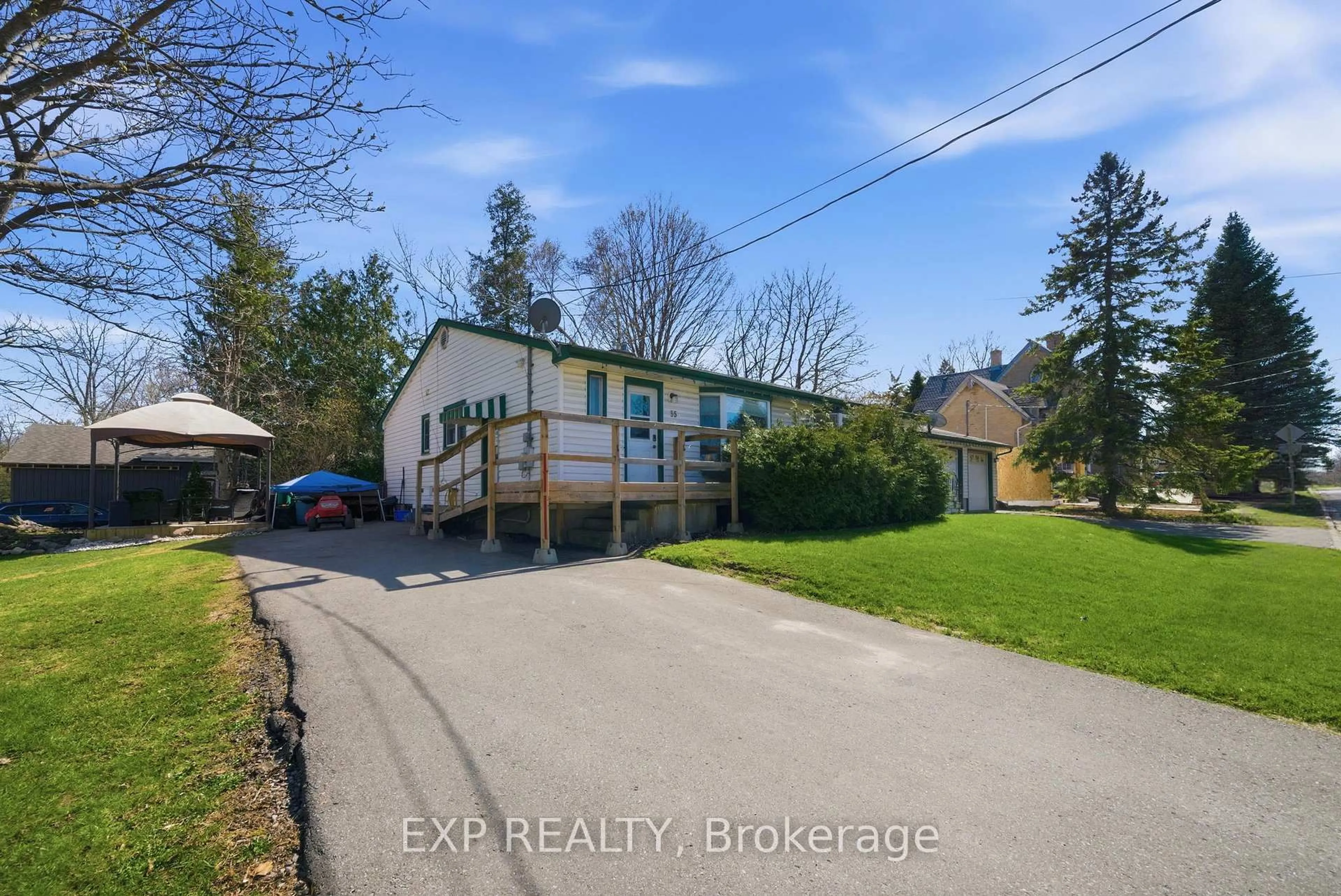A pic from outside/outdoor area/front of a property/back of a property/a pic from drone, street for 35-37 Park St, Cobourg Ontario K9A 2E2