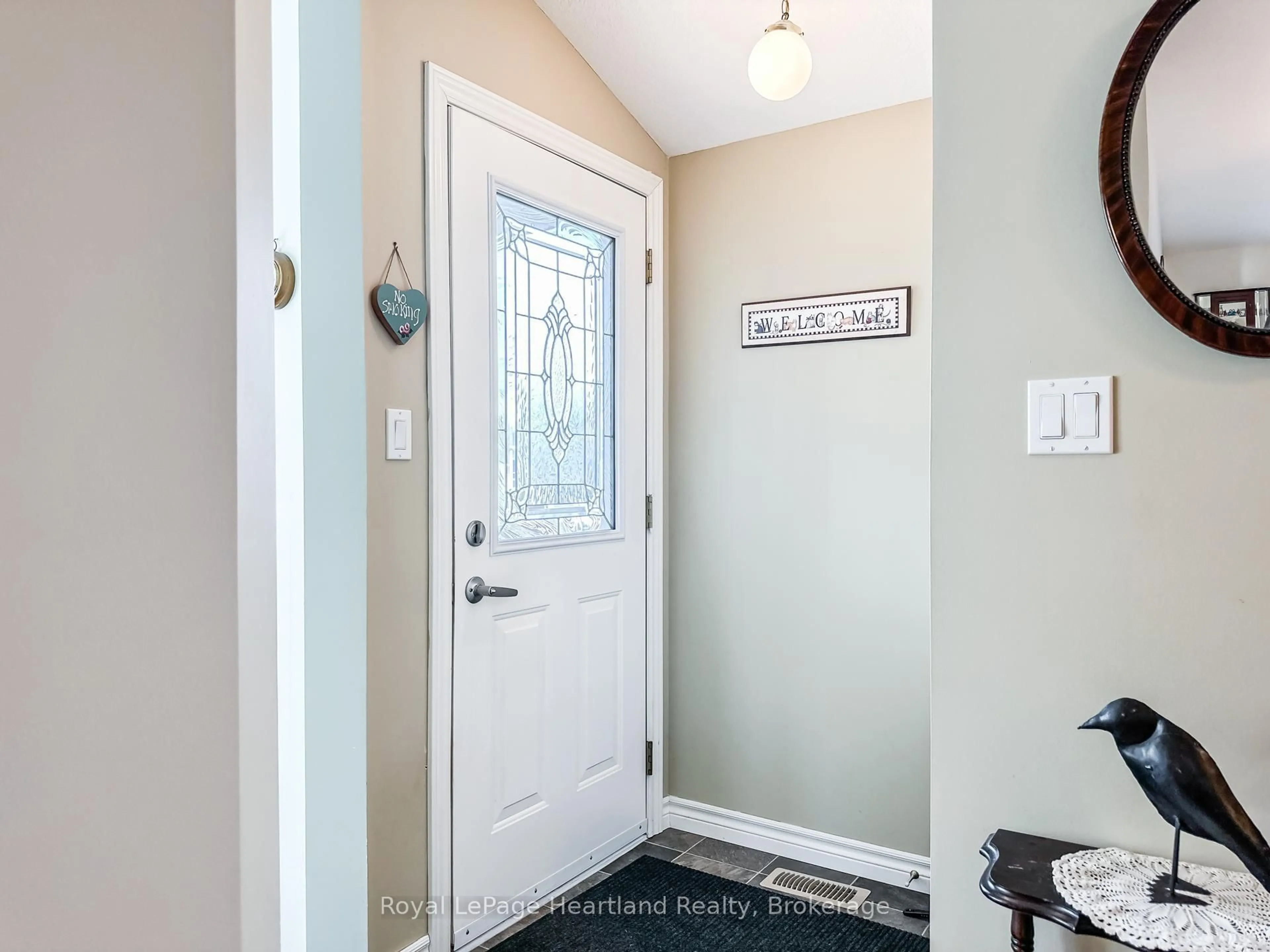 Indoor entryway for 22 ALGONQUIN Lane, Ashfield-Colborne-Wawanosh Ontario N7A 3Y3
