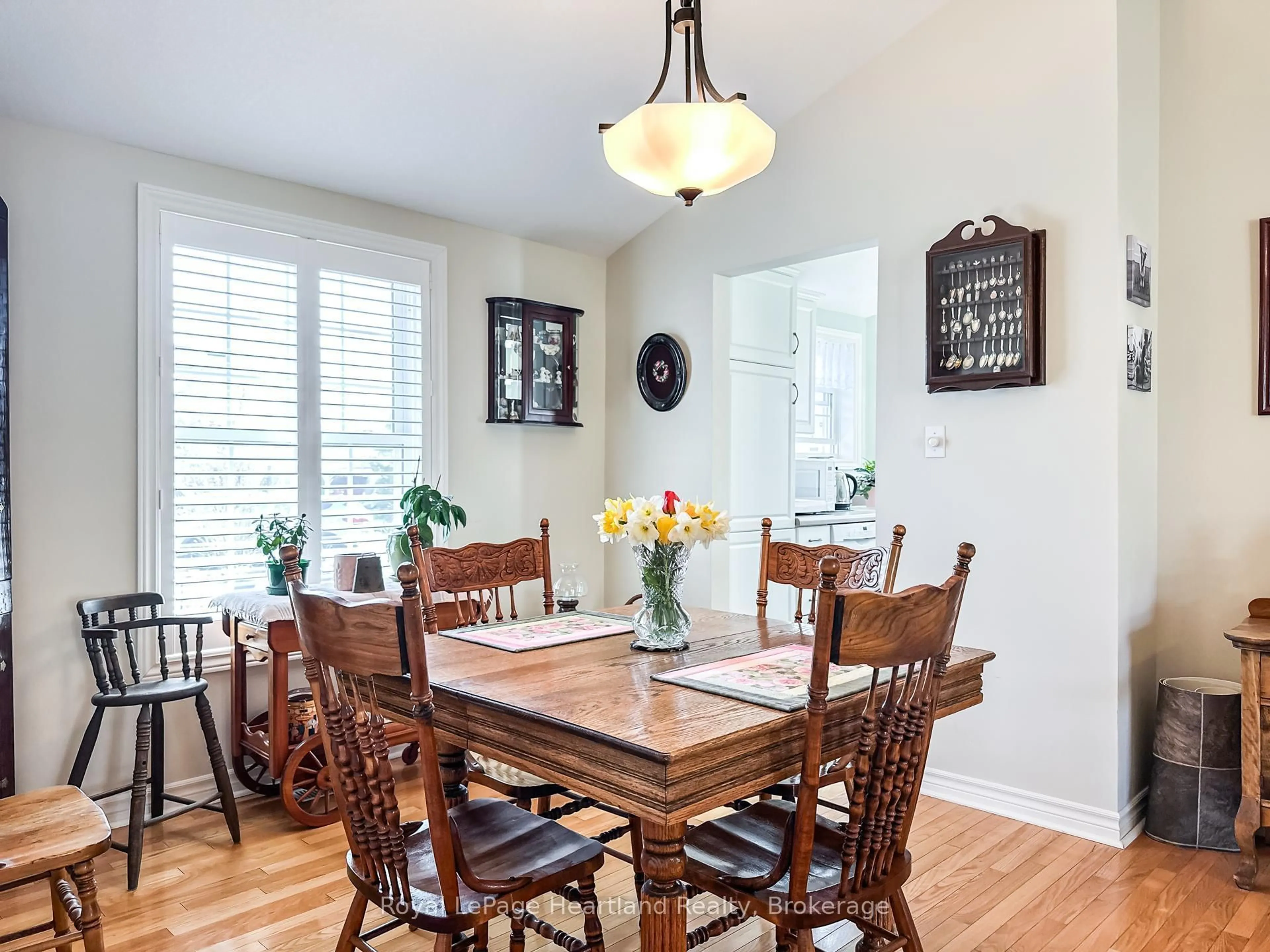 Dining room, wood/laminate floor for 22 ALGONQUIN Lane, Ashfield-Colborne-Wawanosh Ontario N7A 3Y3
