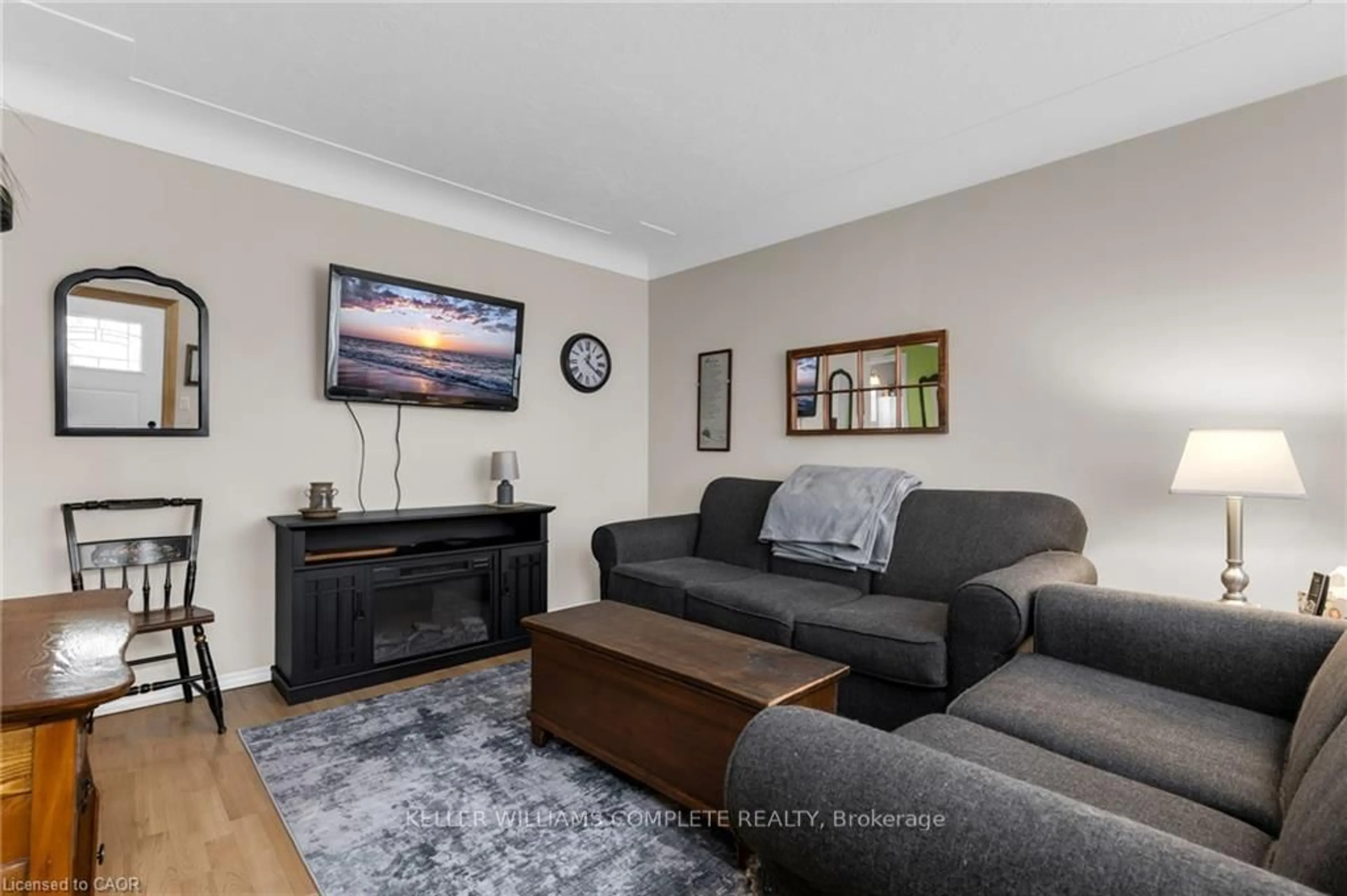 Living room with furniture, unknown for 95 Dana Dr, Hamilton Ontario L9A 3H9