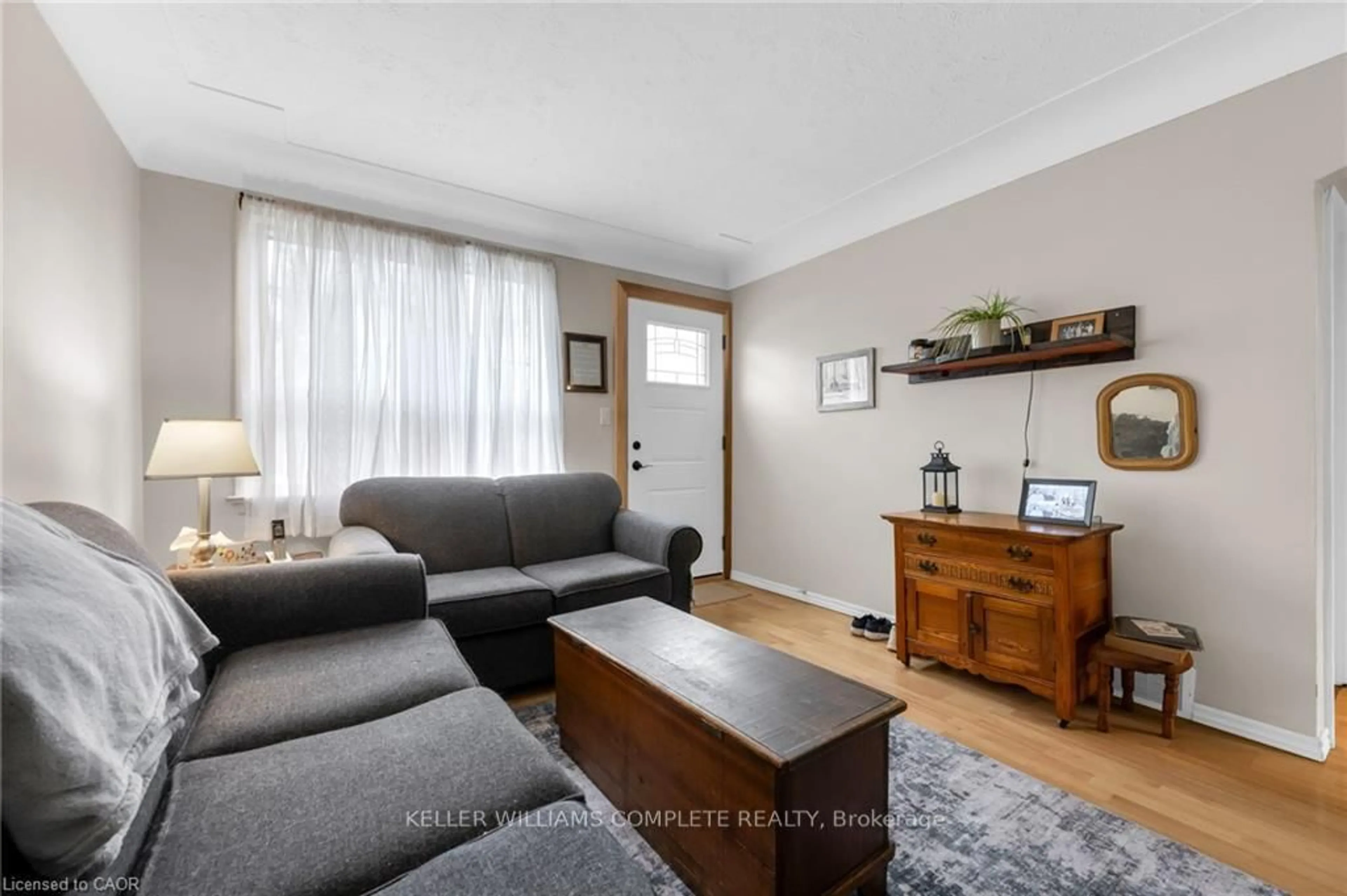Living room with furniture, wood/laminate floor for 95 Dana Dr, Hamilton Ontario L9A 3H9