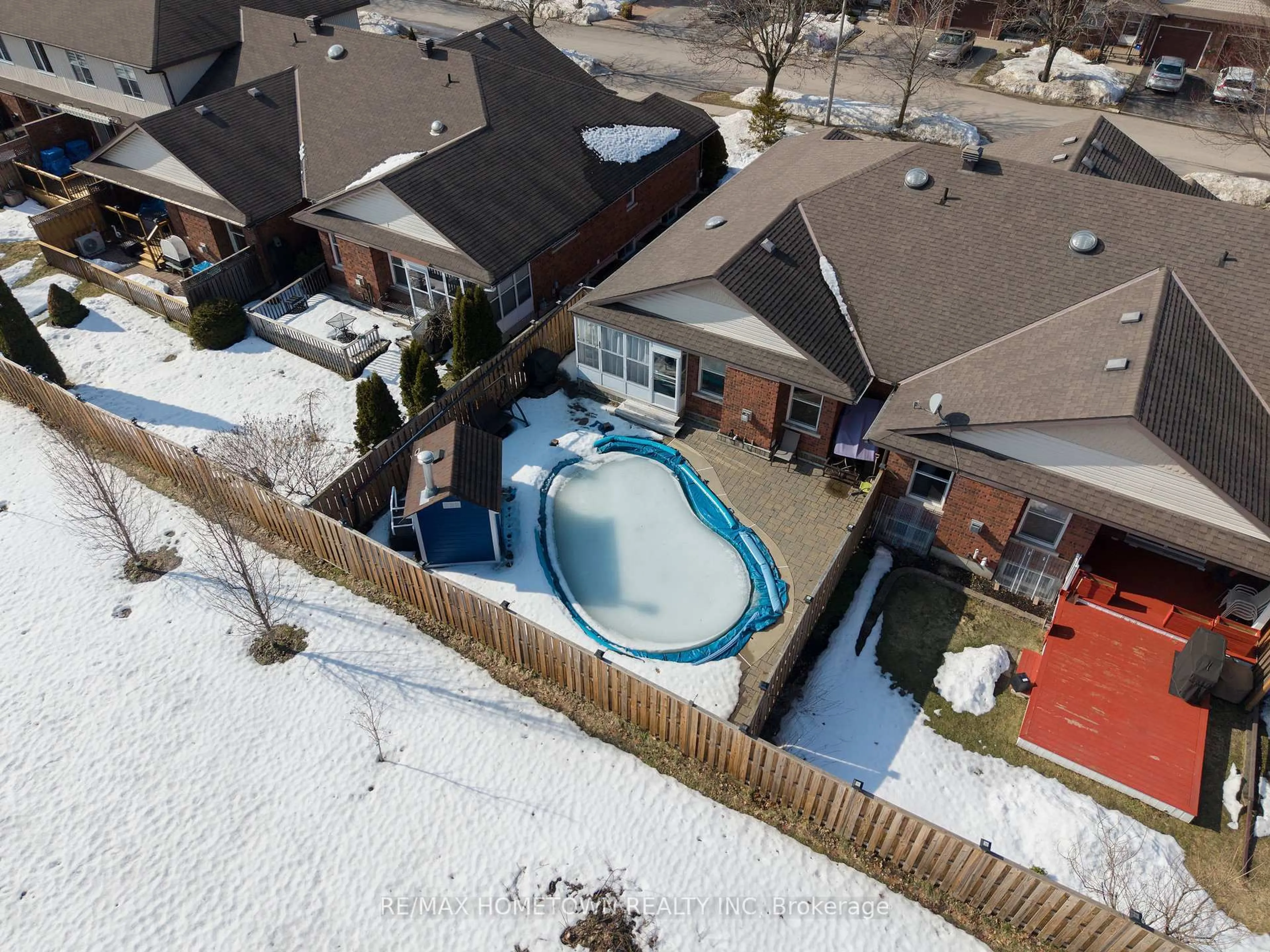 A pic from outside/outdoor area/front of a property/back of a property/a pic from drone, unknown for 125 Butlers Cres, Brockville Ontario K6V 7K8