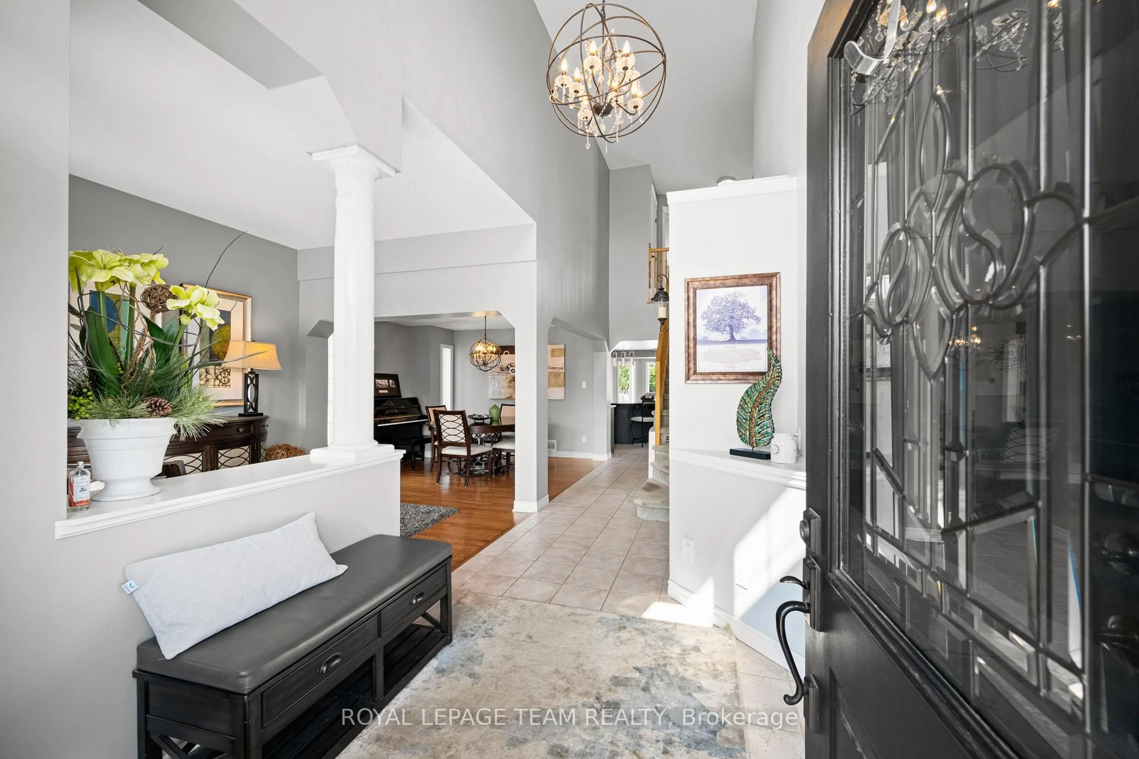 Indoor entryway for 41 Blackshire Circ, Ottawa Ontario K2J 5M2
