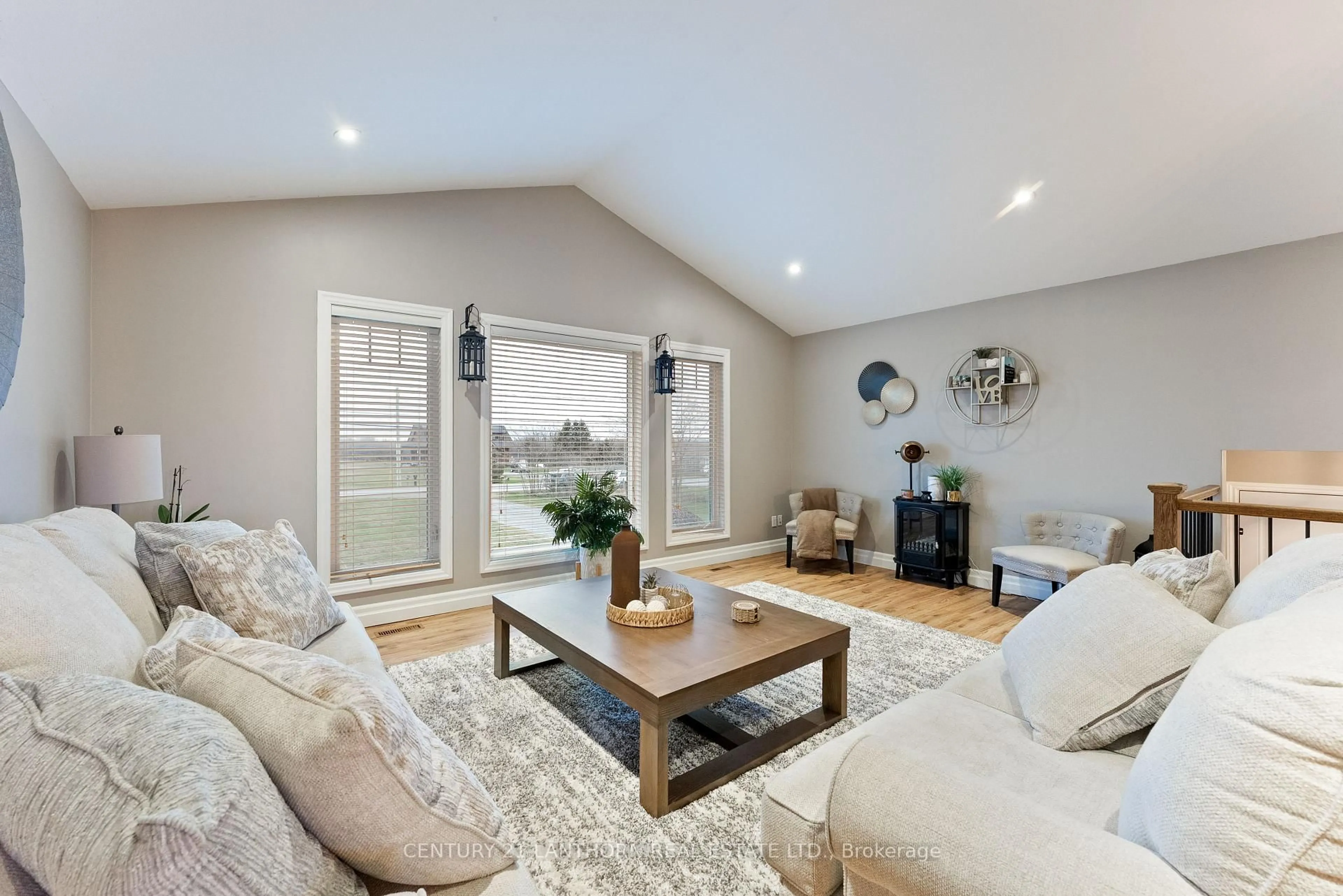 Living room with furniture, unknown for 20846 Loyalist Pkwy, Prince Edward County Ontario K0K 1T0