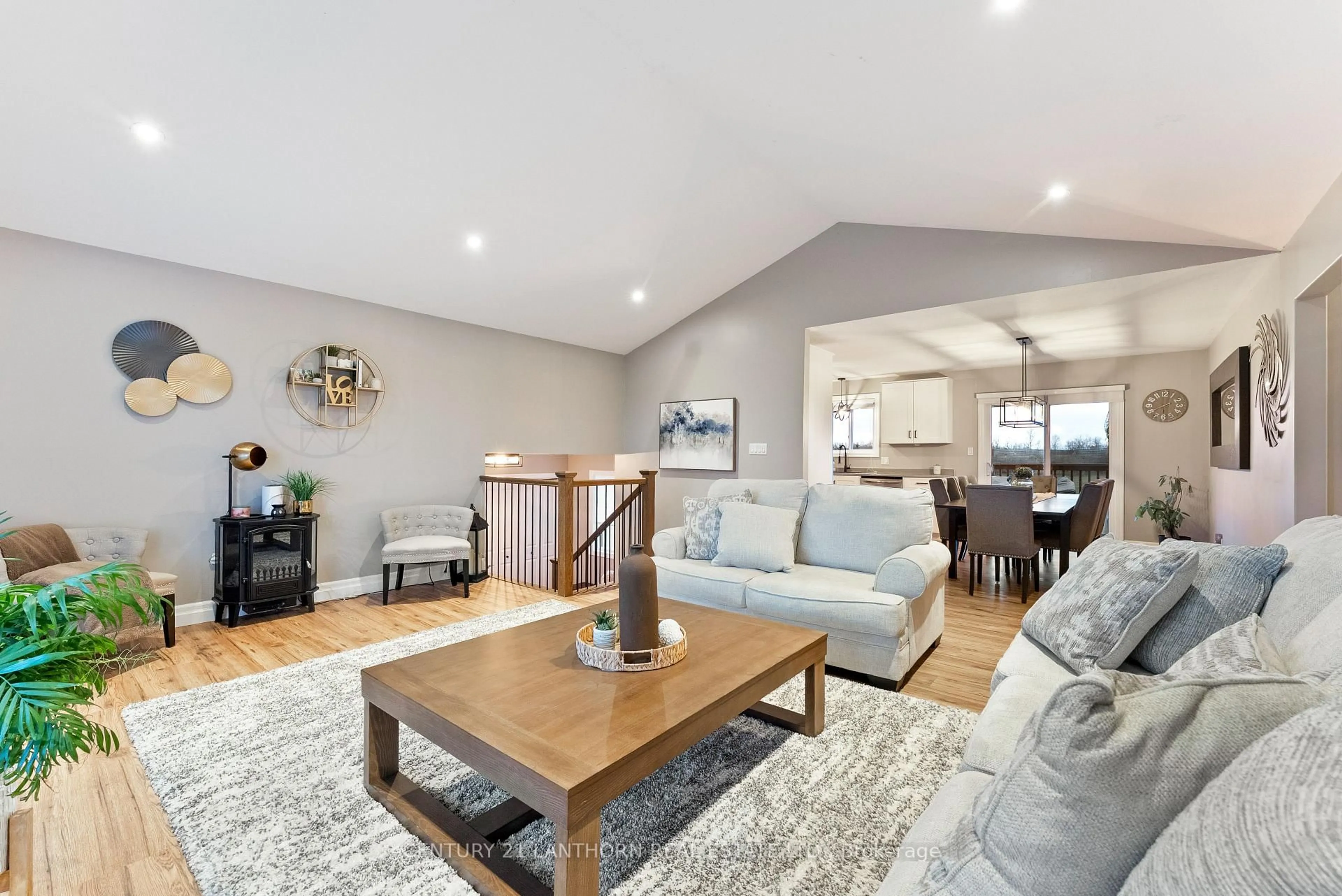 Living room with furniture, unknown for 20846 Loyalist Pkwy, Prince Edward County Ontario K0K 1T0