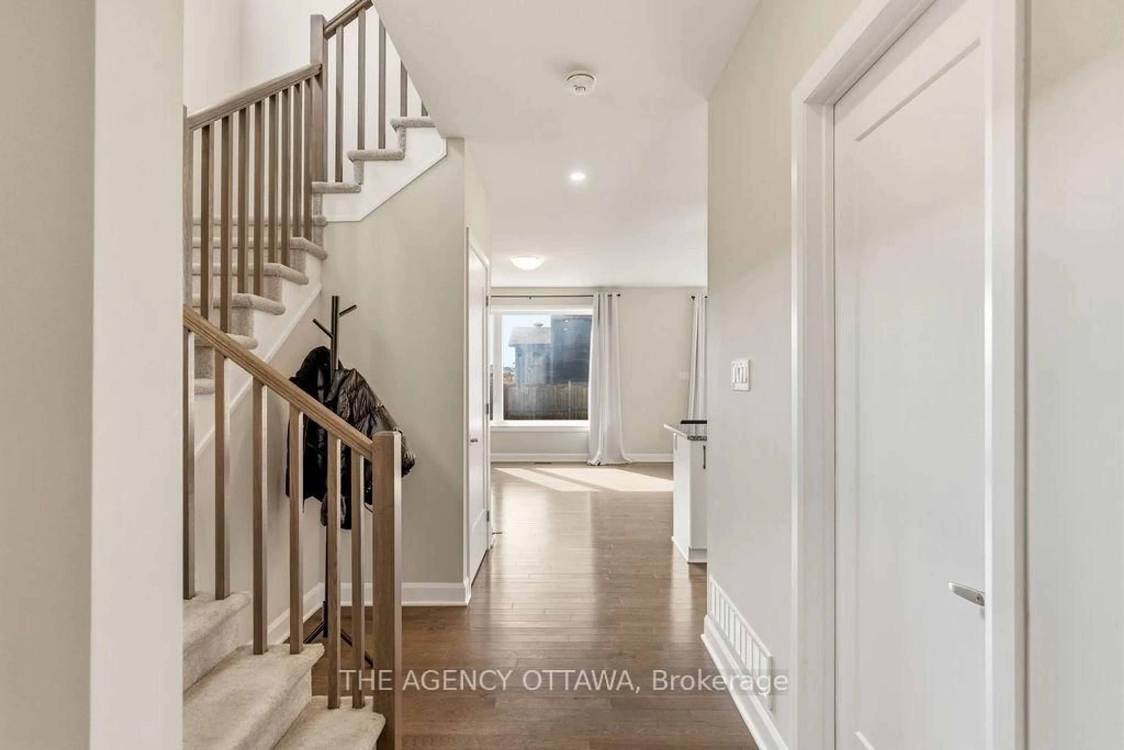 Indoor entryway for 336 Barrett Farm Dr, Ottawa Ontario K1T 0X8