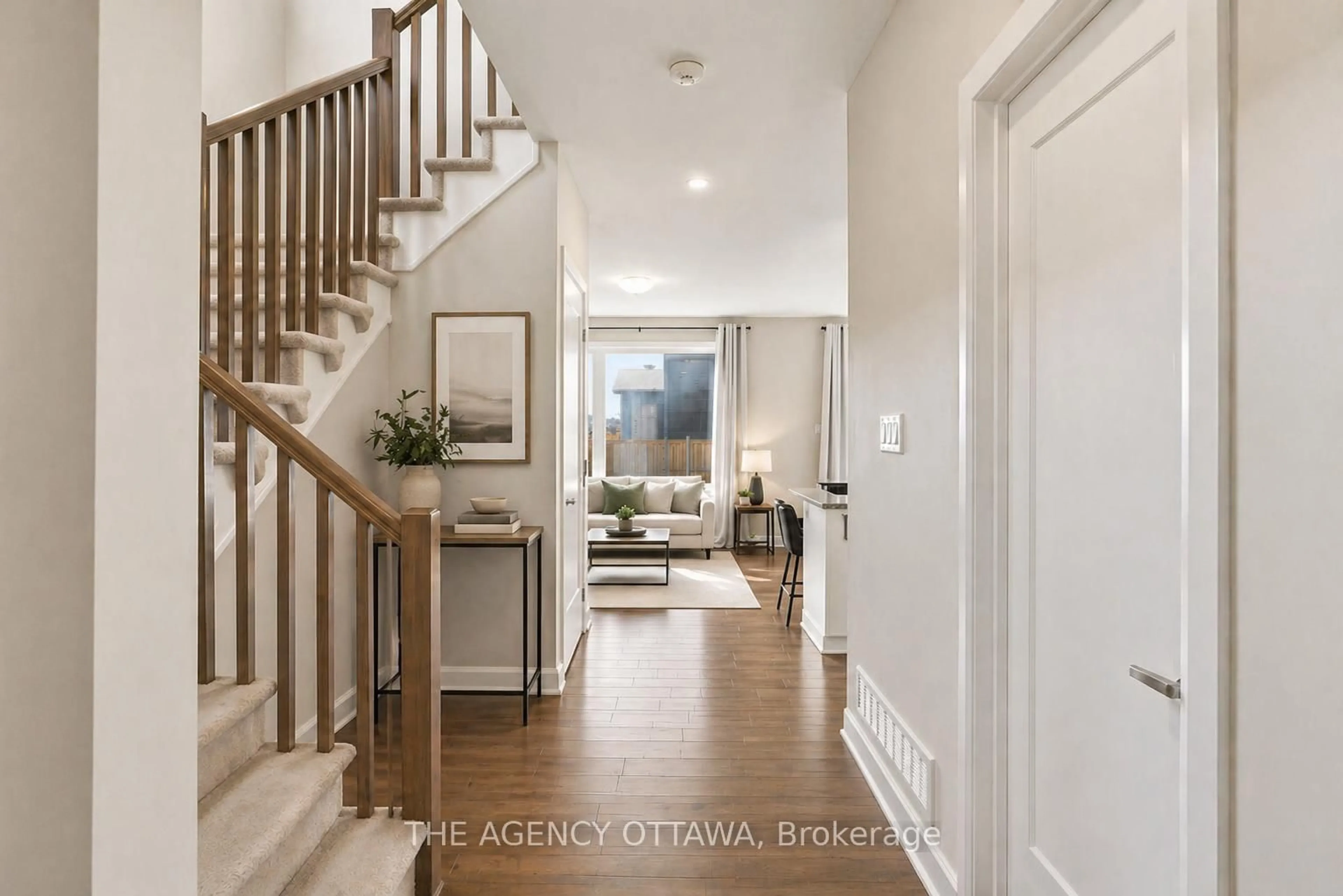 Indoor entryway for 336 Barrett Farm Dr, Ottawa Ontario K1T 0X8