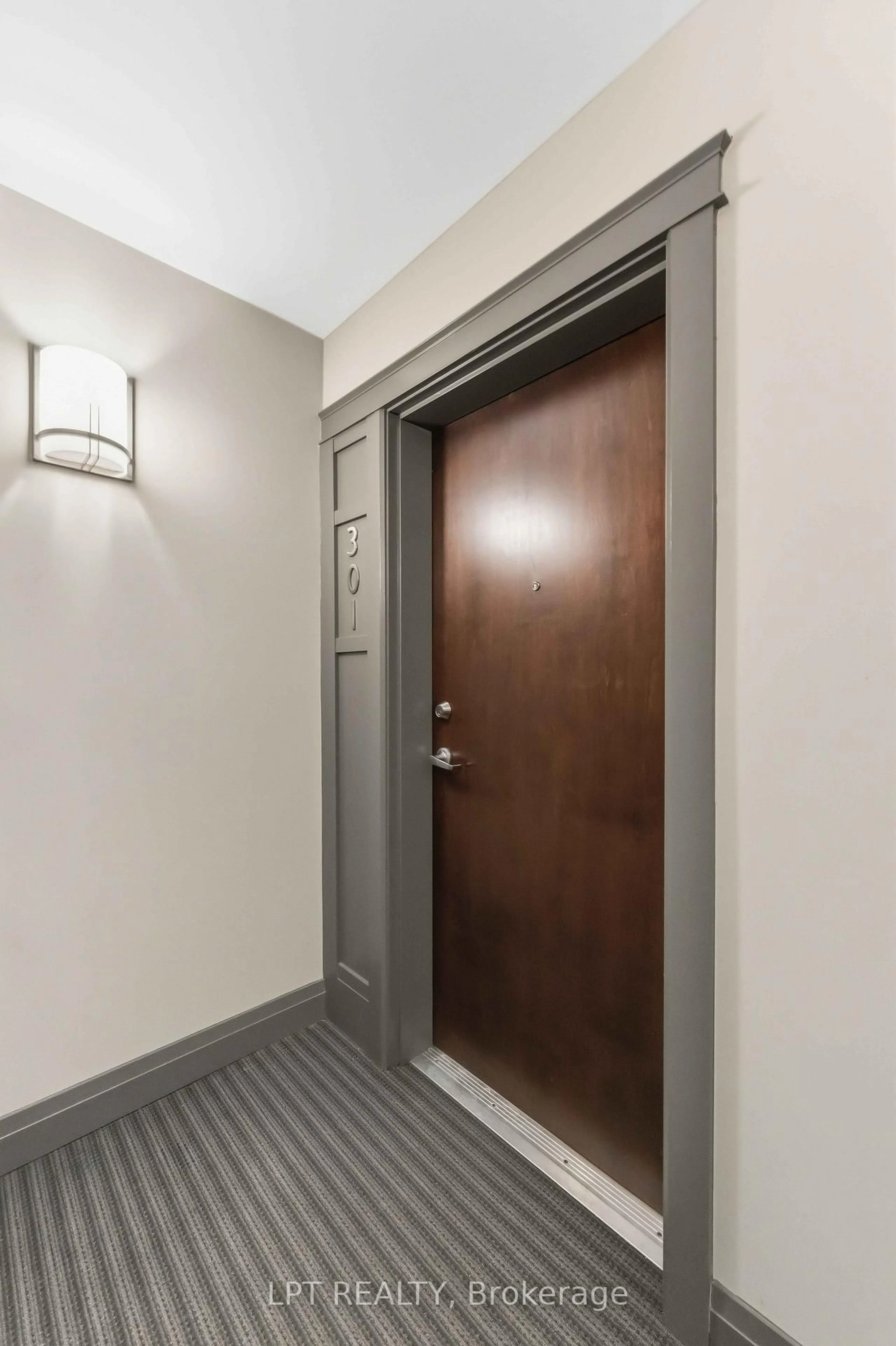 Indoor foyer for 755 Beauparc Private #301, Ottawa Ontario K1J 0B5