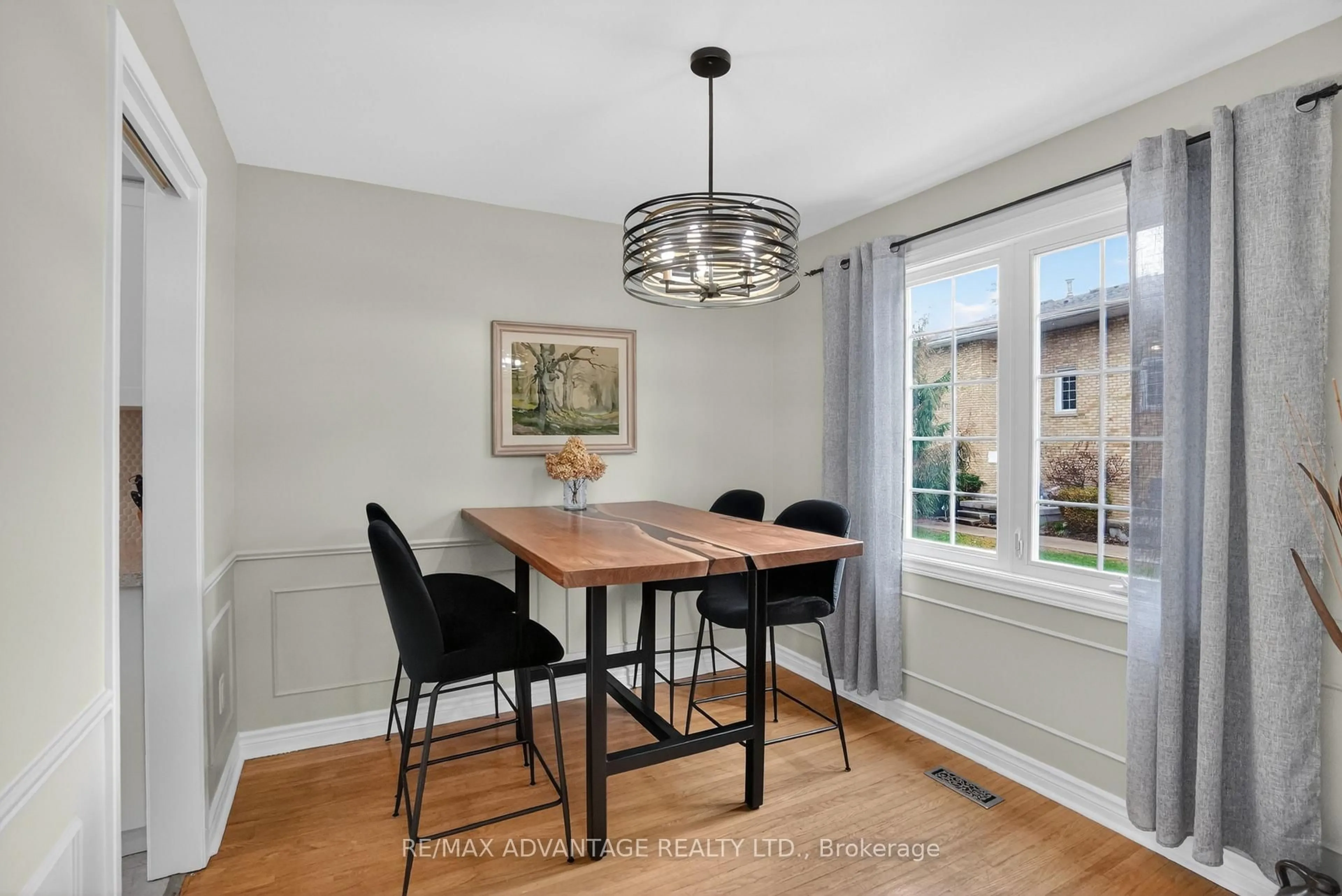 Dining room, wood/laminate floor for 222 Homestead Cres, London North Ontario N6G 2E5