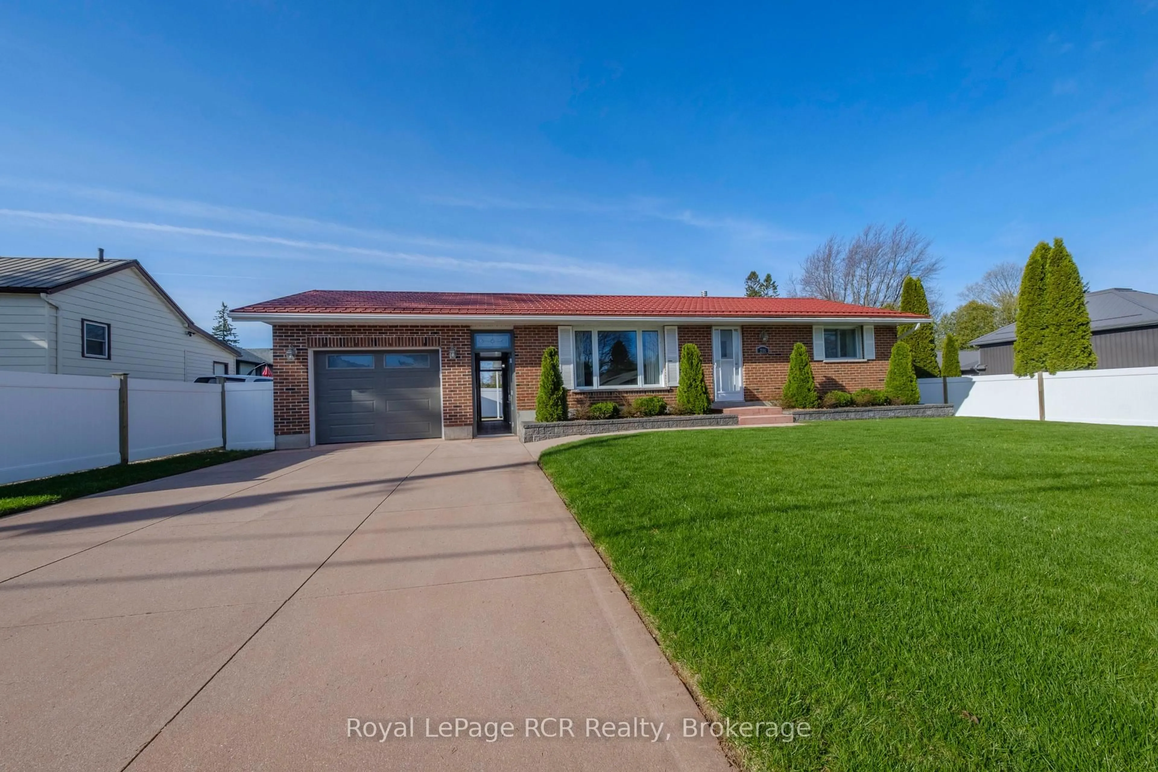 Home with brick exterior material, street for 286 Nelson St, Kincardine Ontario N2Z 1E6