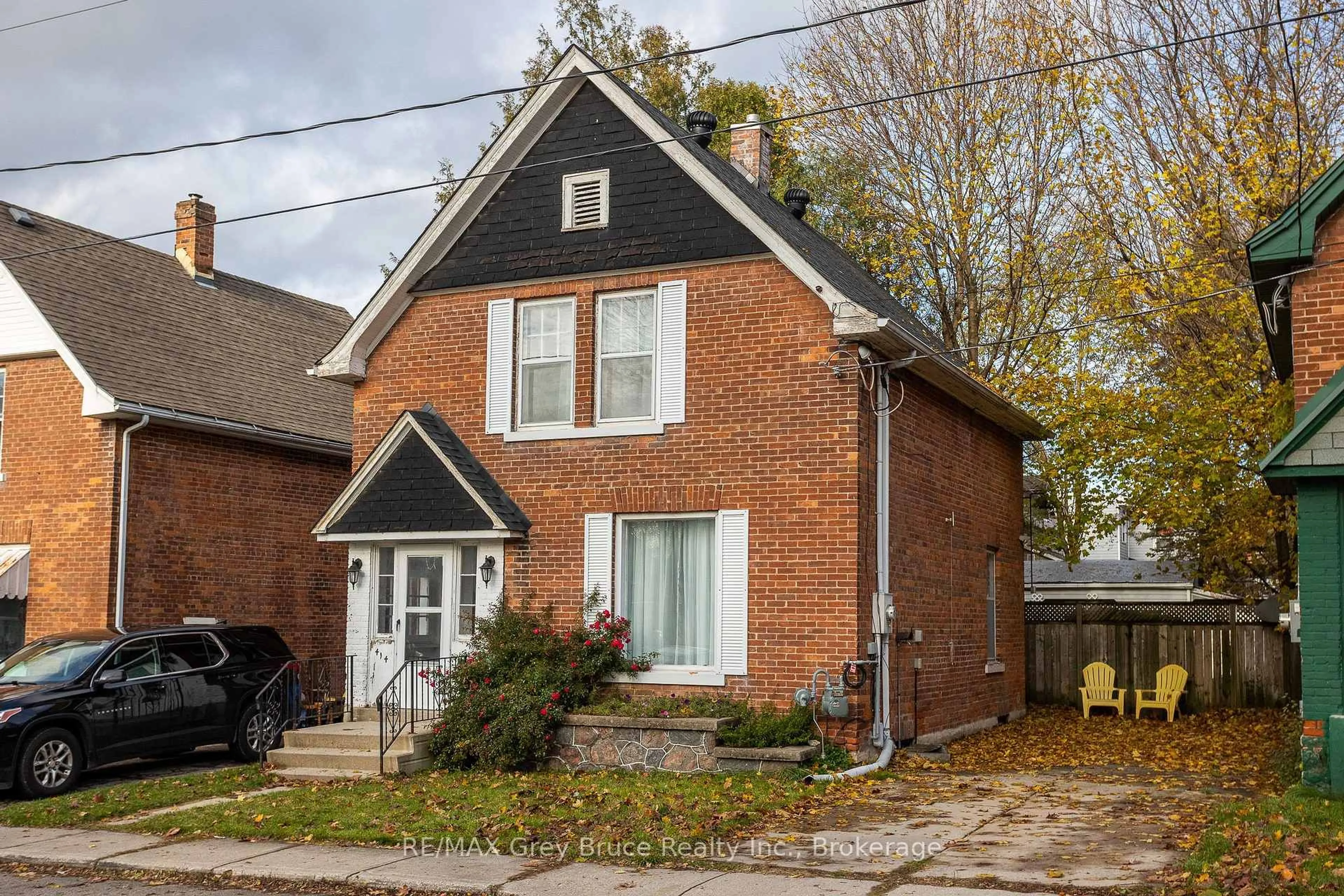 Home with brick exterior material, street for 414 13th St E, Owen Sound Ontario N4K 1W6